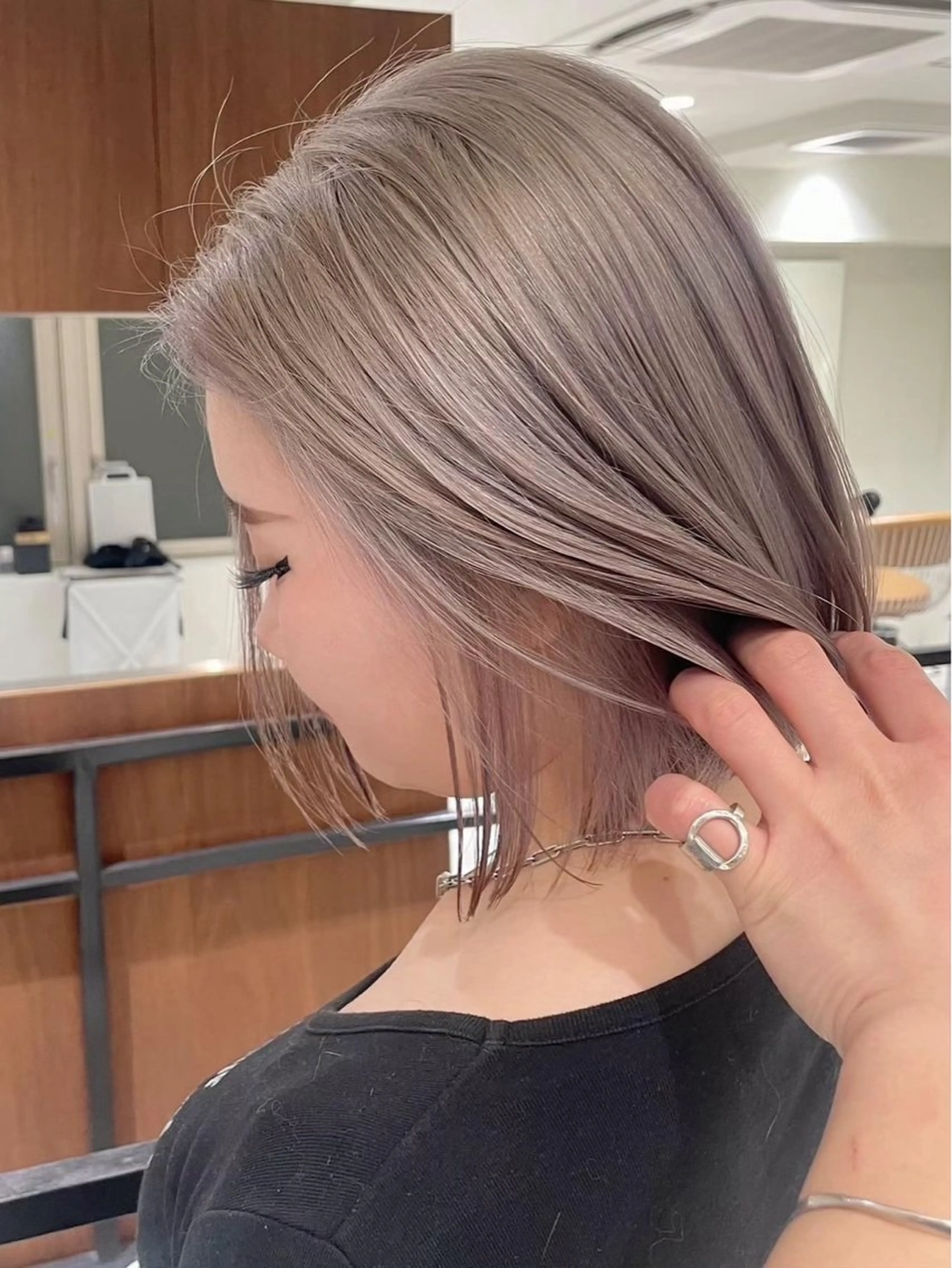 セミロング ヘアカラー ハイトーンボブ 💎凜💎のヘアスタイル