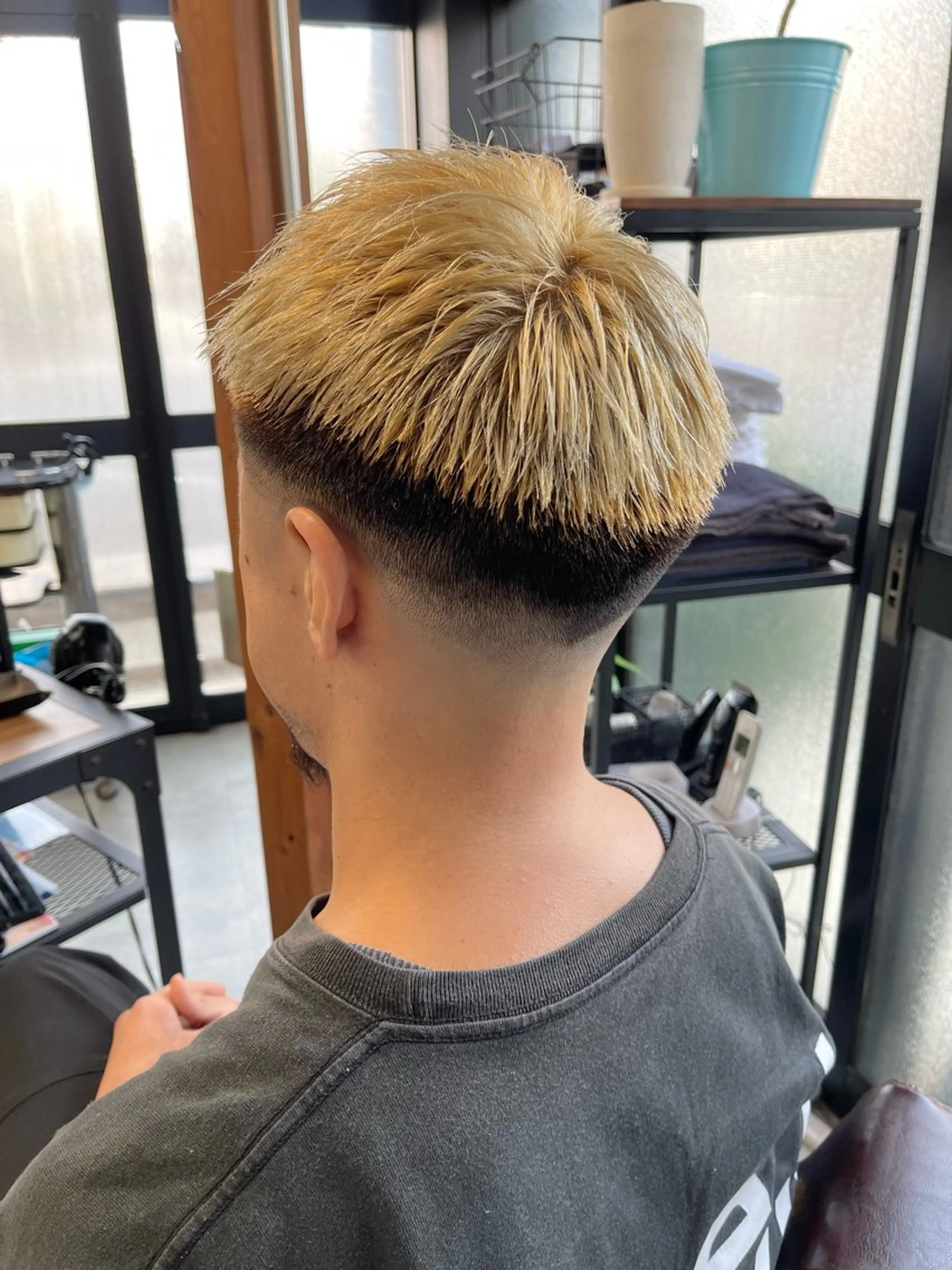 カラー メンズ ｼﾉｻﾞｷ ｷﾅのヘアスタイル