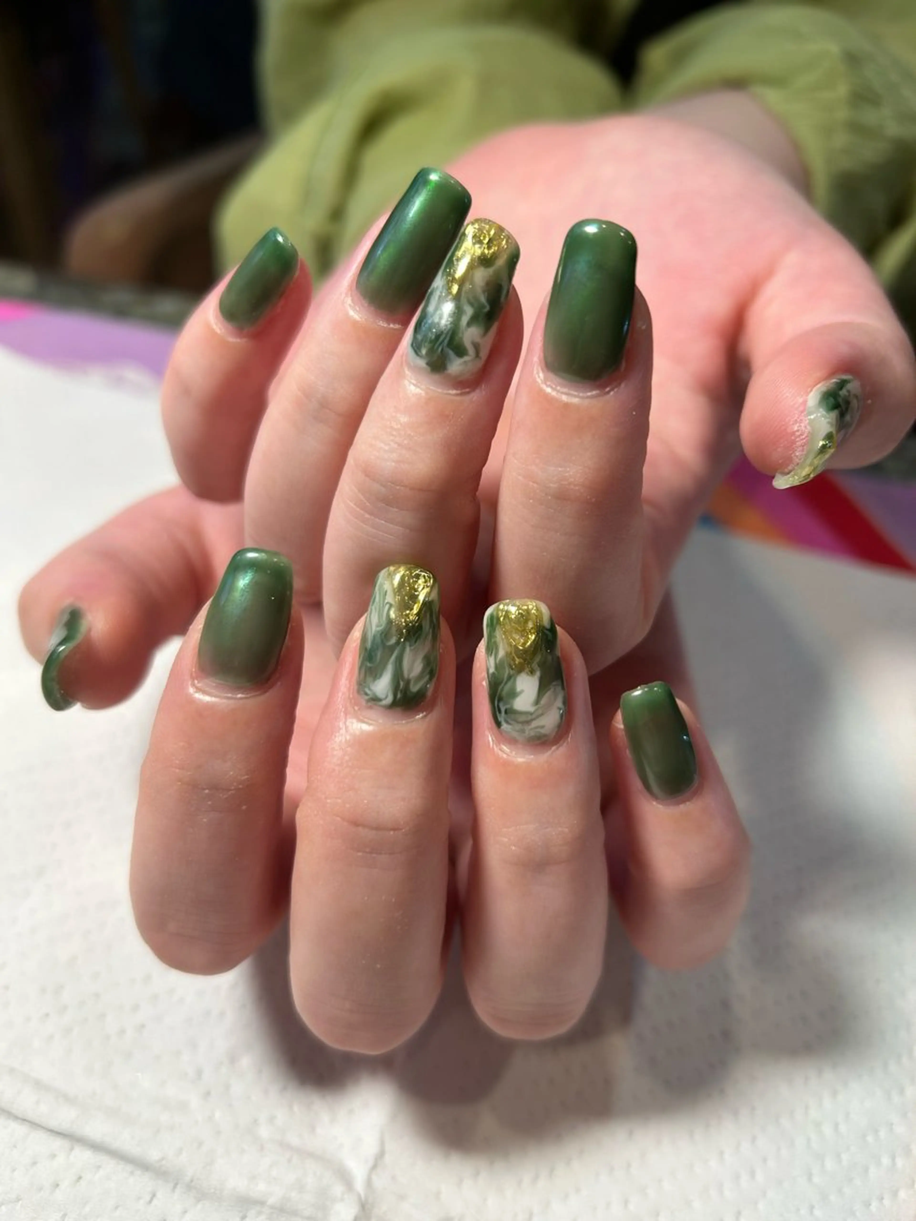 ネイル アートネイル オーロラネイル グリーン ニュアンスネイル ハンドネイル ハンドケア Ainchi nail所属・＊ misa ＊のネイルデザイン