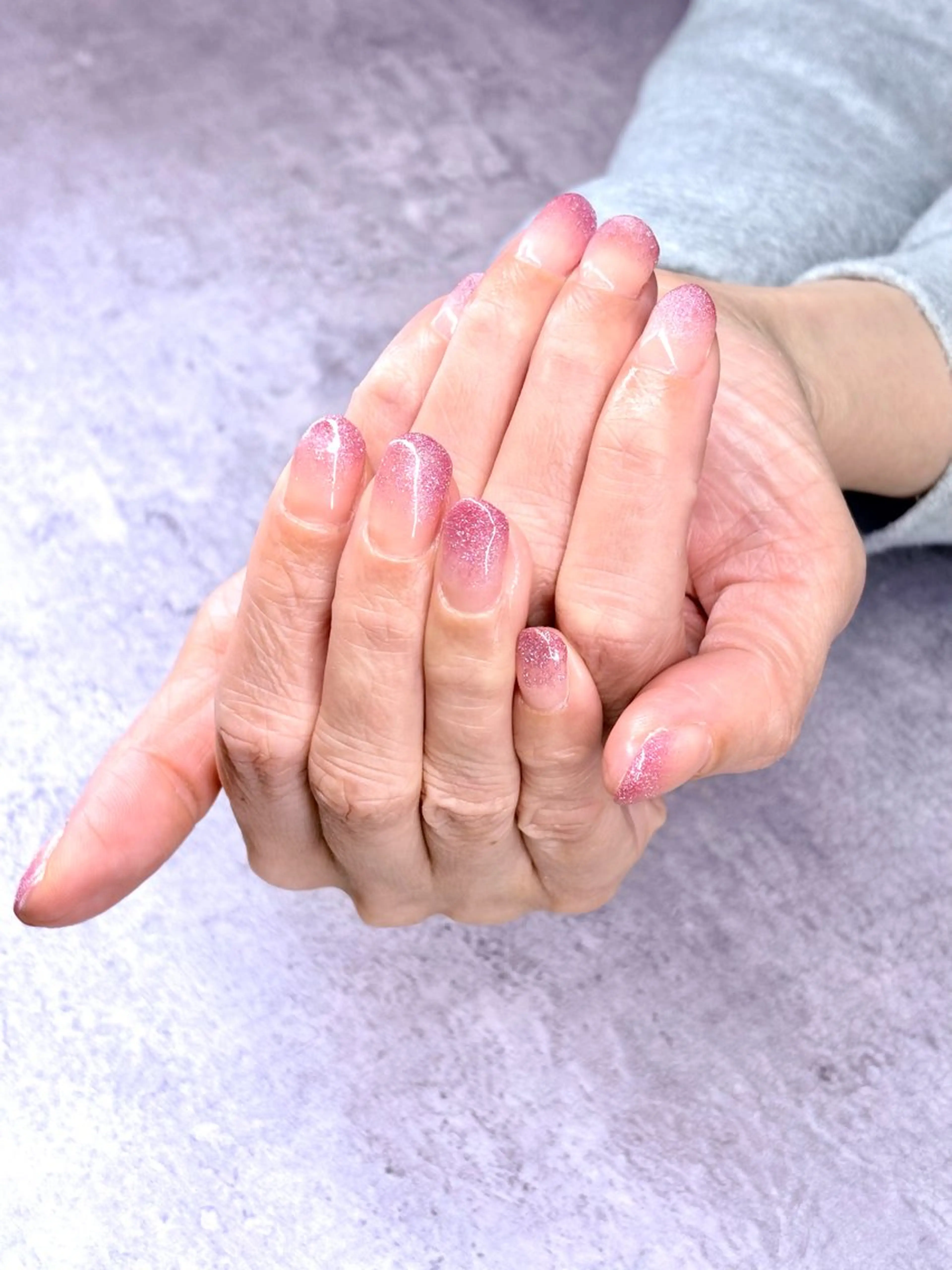 ネイル ジェルネイル グラデーション マグネットネイル パラジェル Roger 舞のネイルデザイン