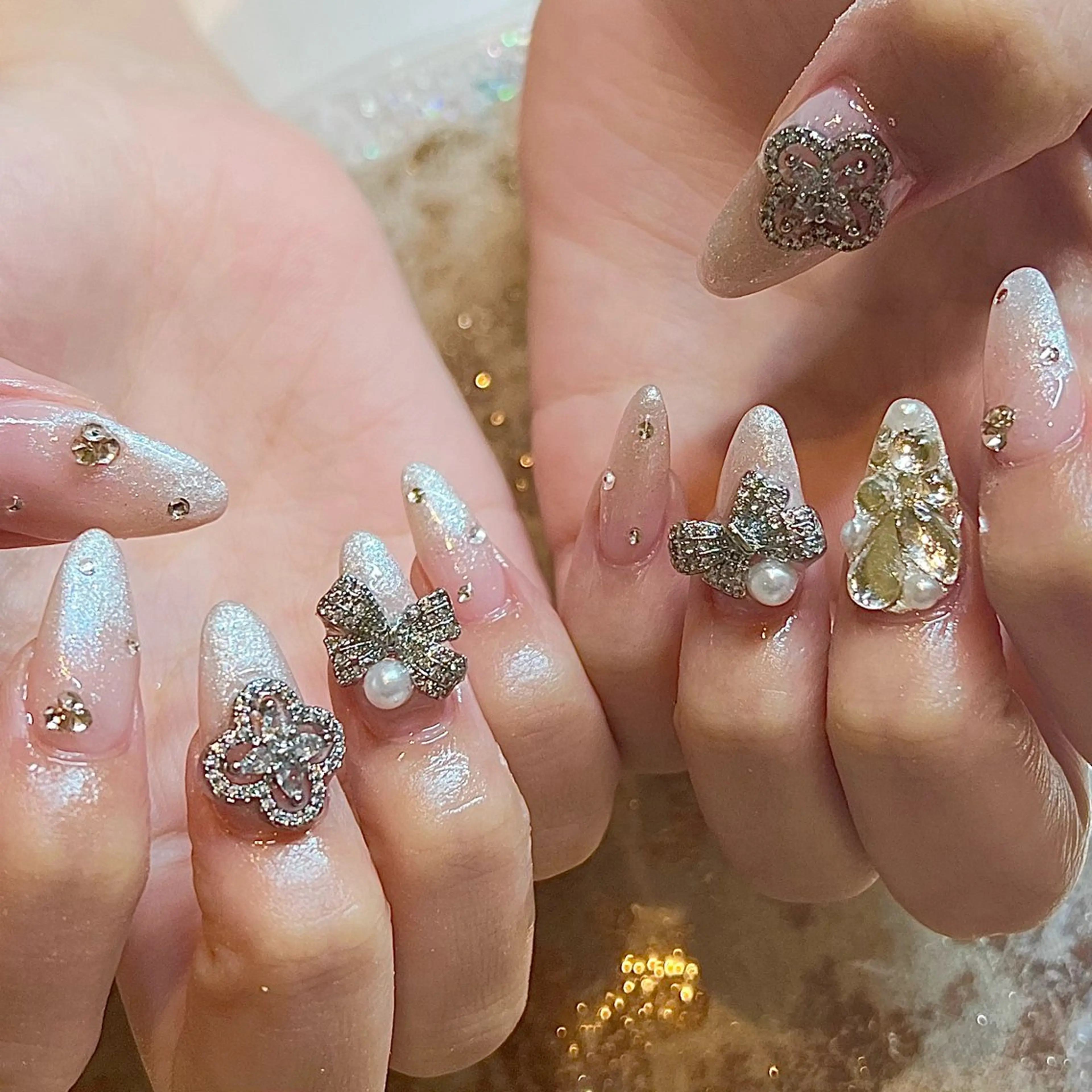 ネイル ラメ(グリッター) ホワイト H🌺 NAILのネイルデザイン