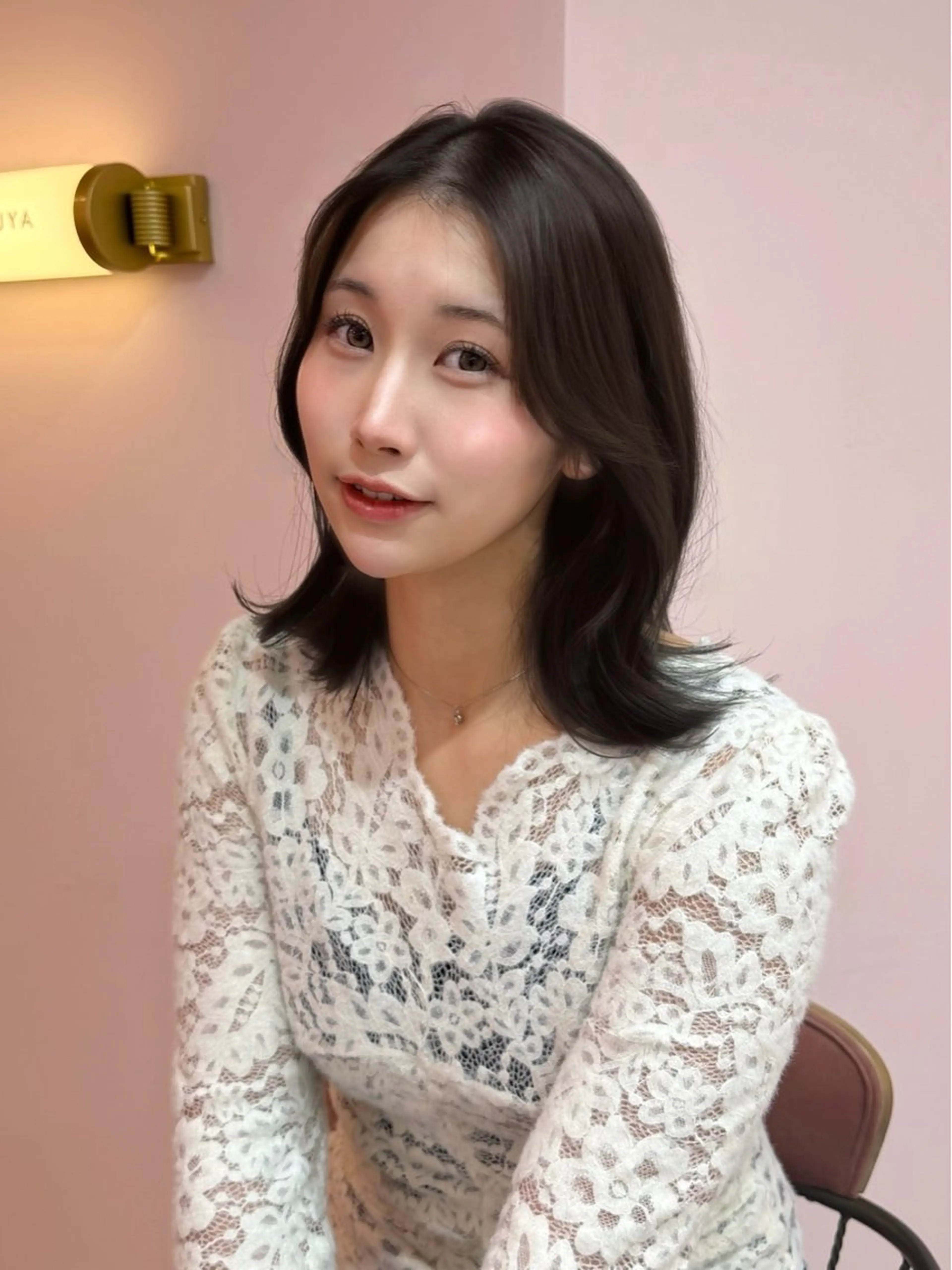 セミロング カラー ベージュカラー ブリーチ ブラウンカラー チョコレートブラウン 透明感カラー カット ヘアカラー 渋谷/韓国ヘア/ 顔まわり♡Ayakaのヘアスタイル