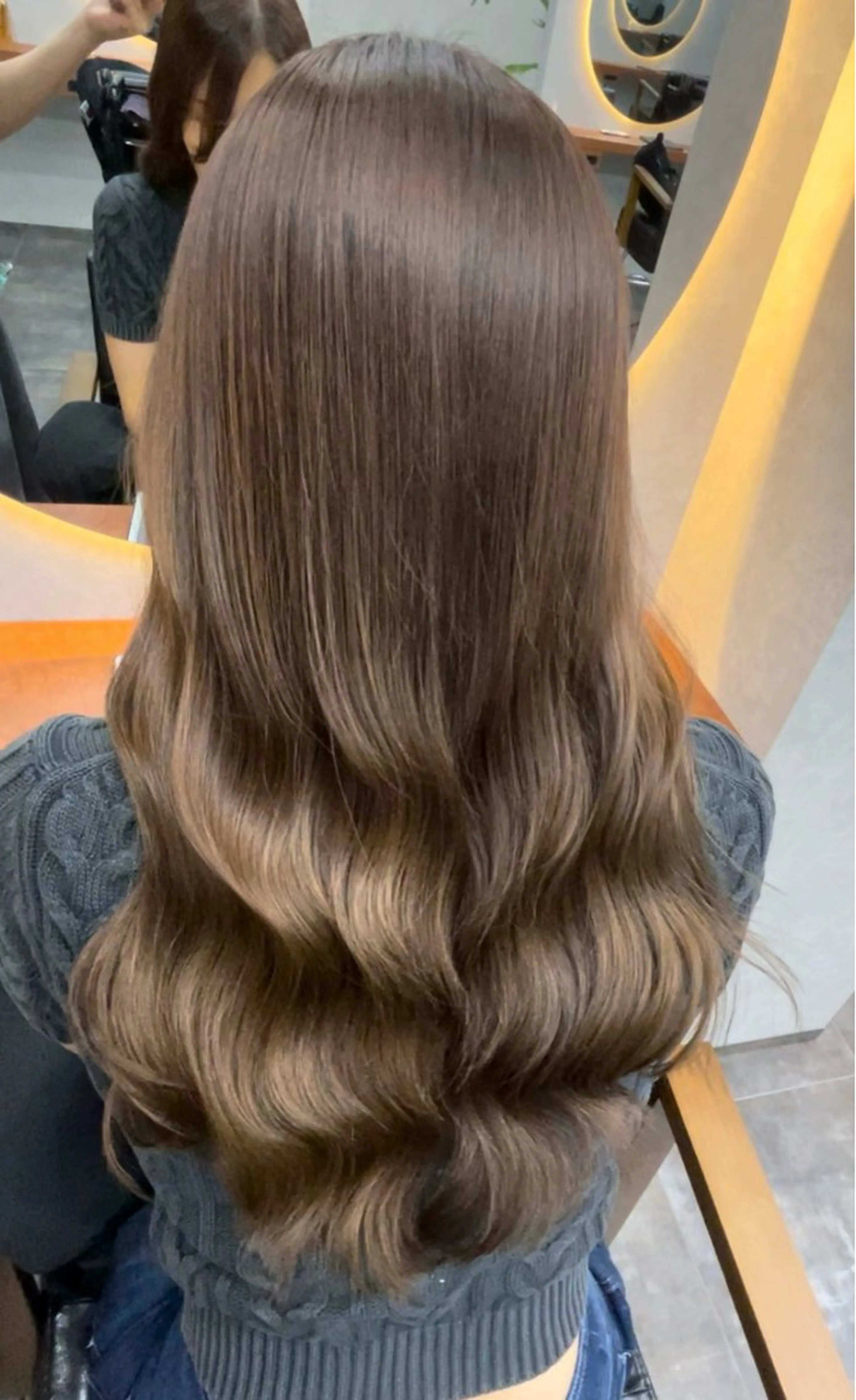 セミロング 佐藤 菜穂のヘアスタイル