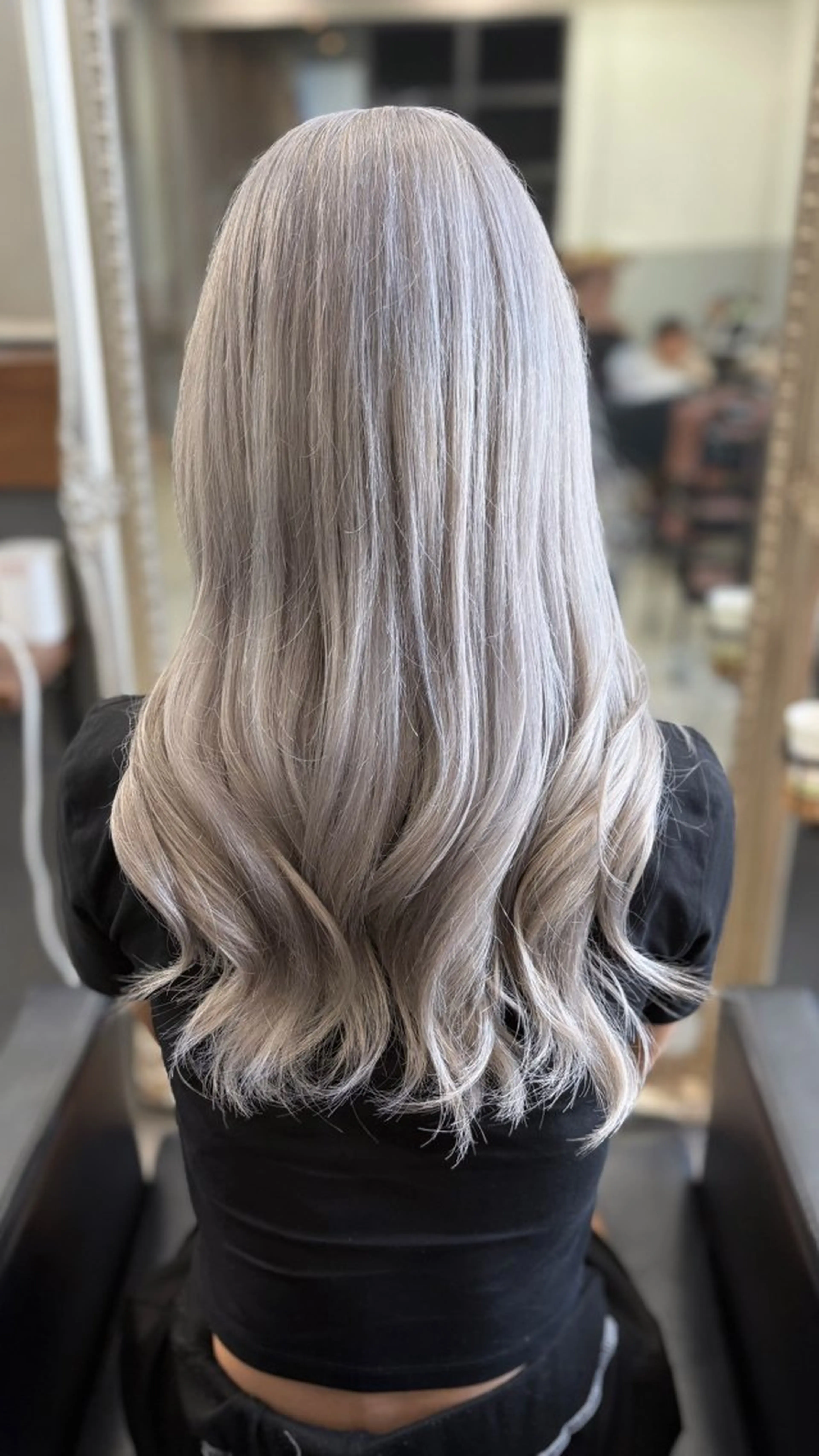 カラー ブリーチ ハイトーンカラー ヘアカラー 🖤西嶋　桃花🖤 エクステ/レイヤーのヘアスタイル