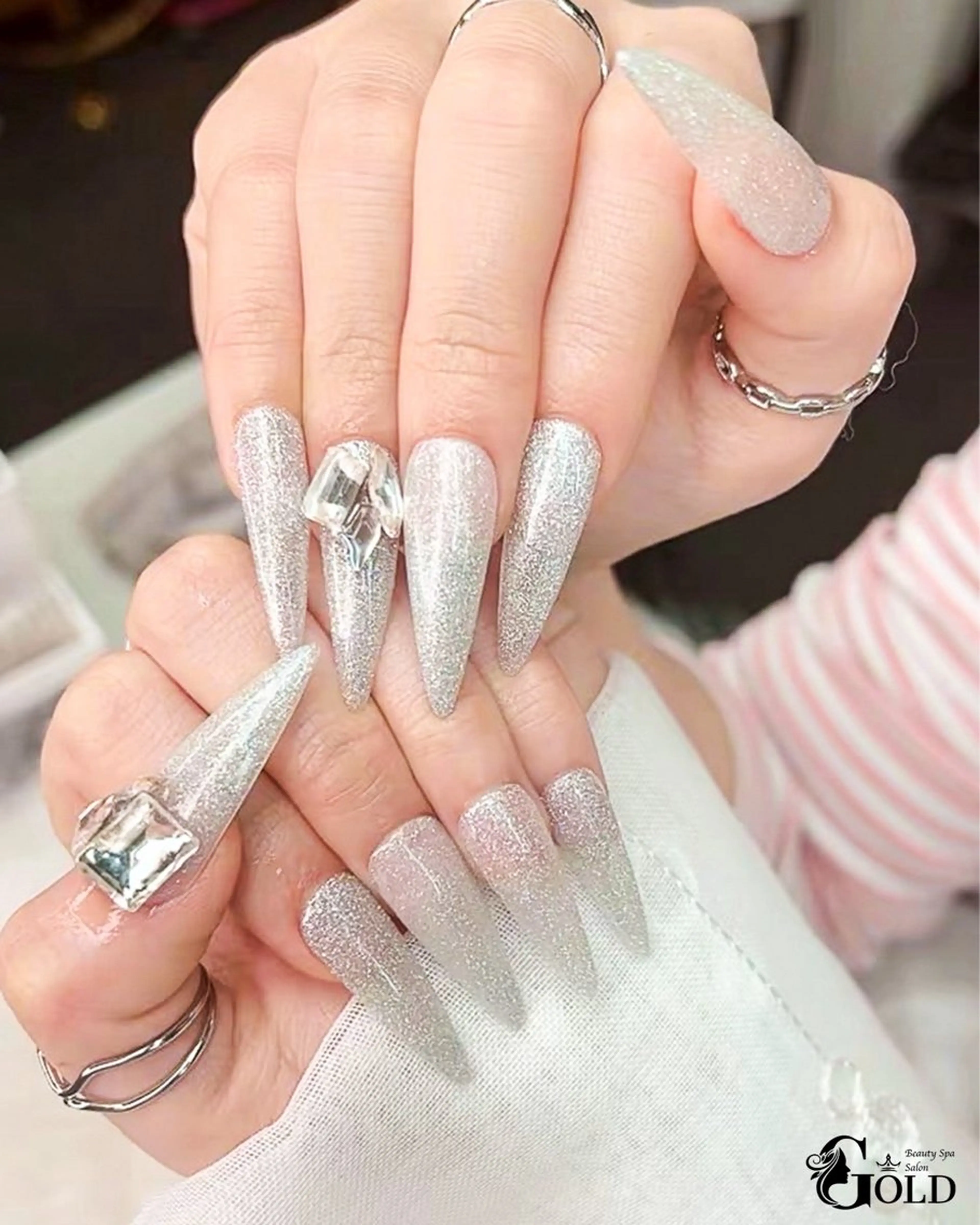 ネイル フラッシュネイル キラキラネイル Salon GOLD 凛花のネイルデザイン