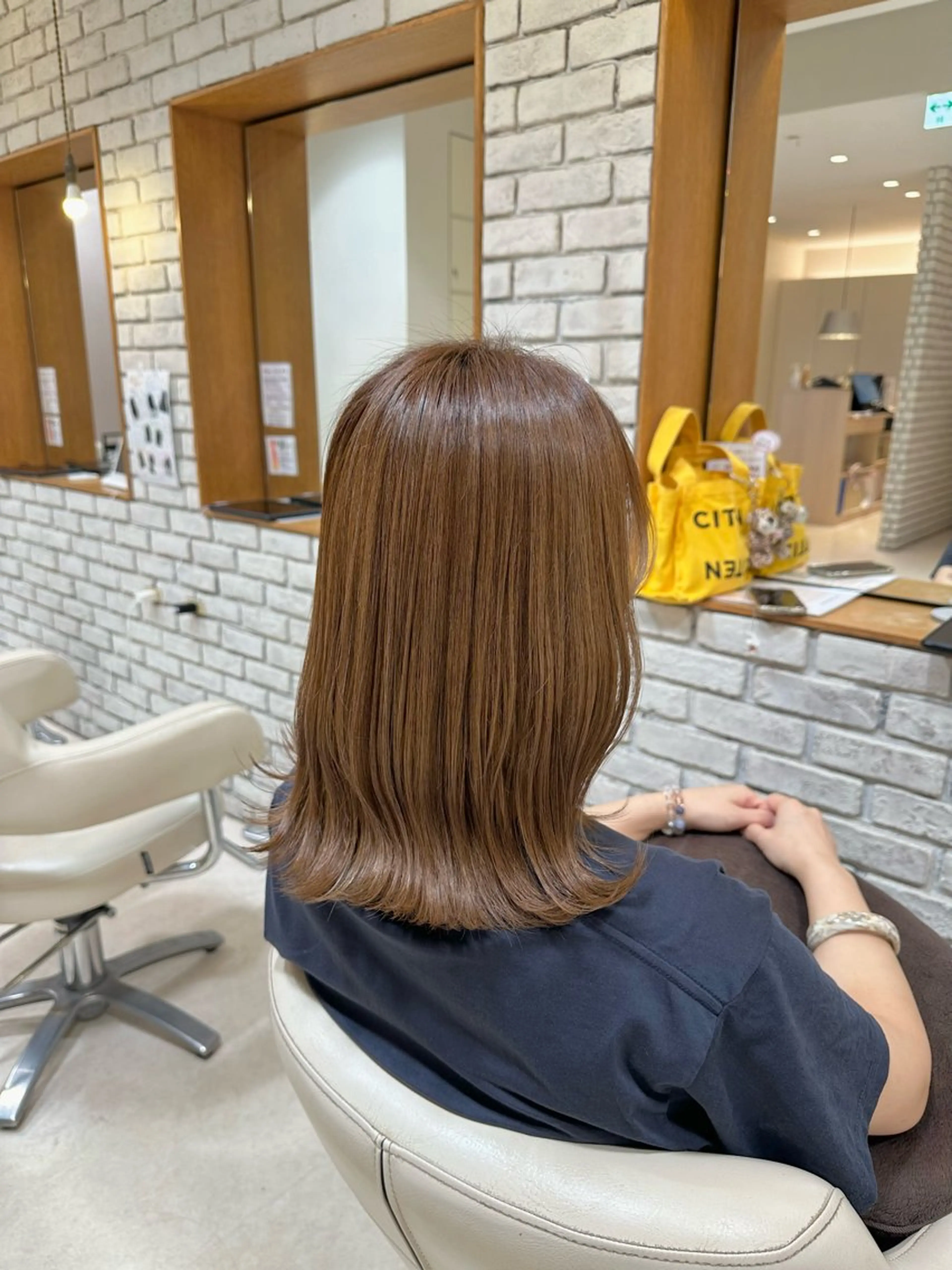 セミロング 梅本 夢香のヘアスタイル