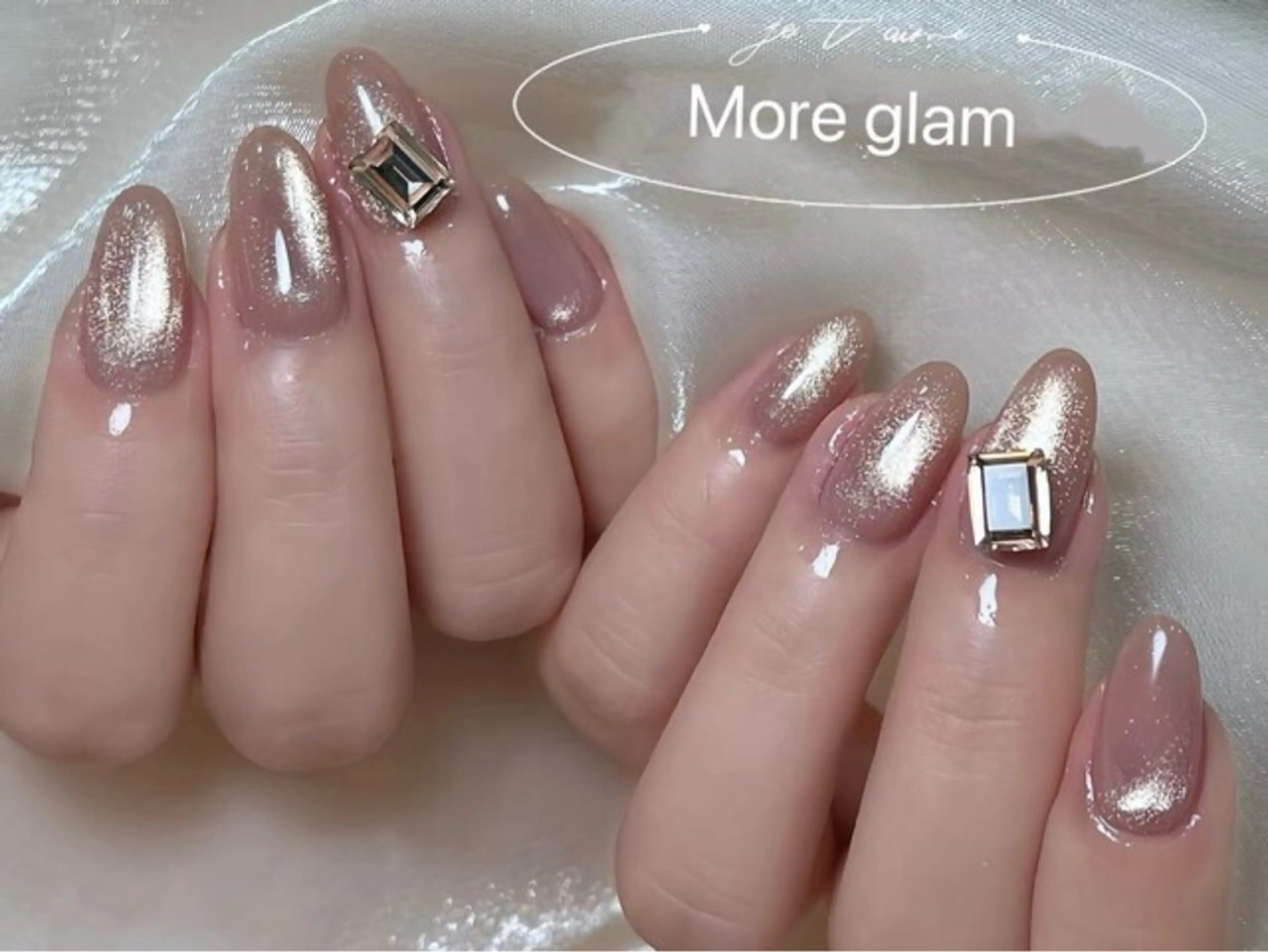 ネイル オーロラネイル カジュアル 長さ出し フレンチネイル ジェルネイル ハンドネイル Flora 🌟のネイルデザイン