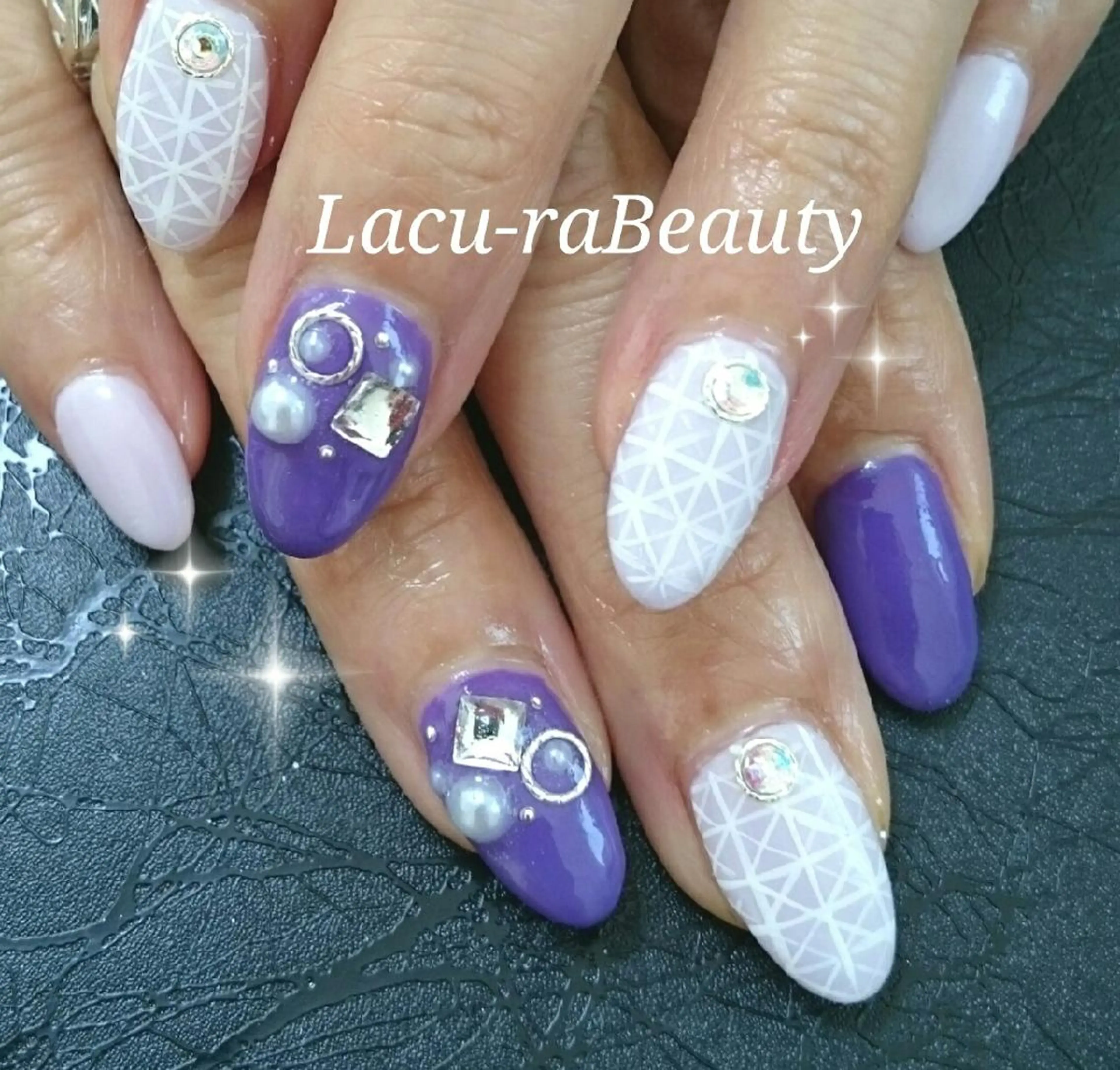 ネイル 小顔と腸の専門店 ラクーラビューティのエステ・リラクイメージ