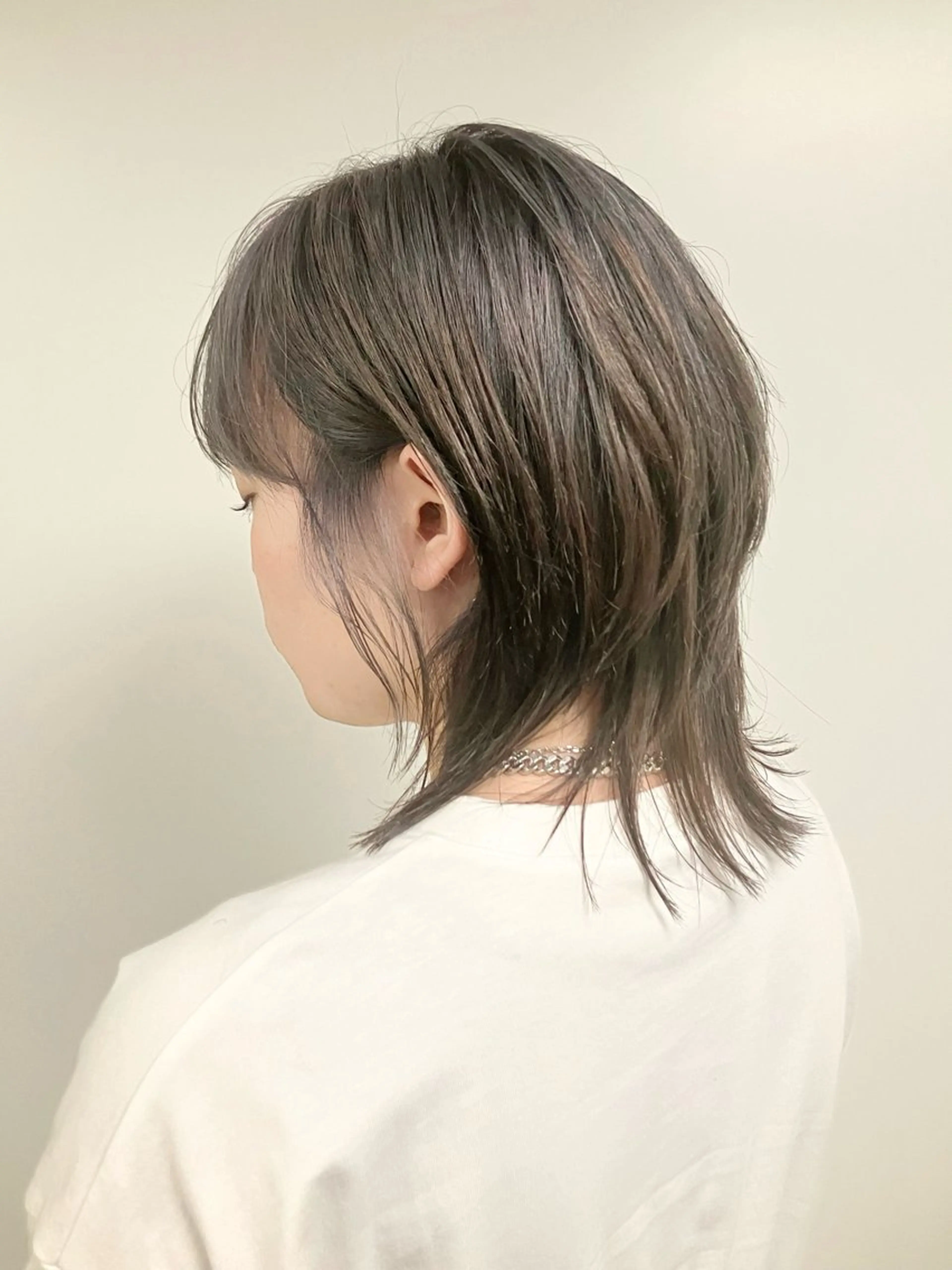 ミディアム ショートボブ ミディアムレイヤー ボブ レイヤーカット 似合わせカット fumikaブリーチ /ウルフのヘアスタイル