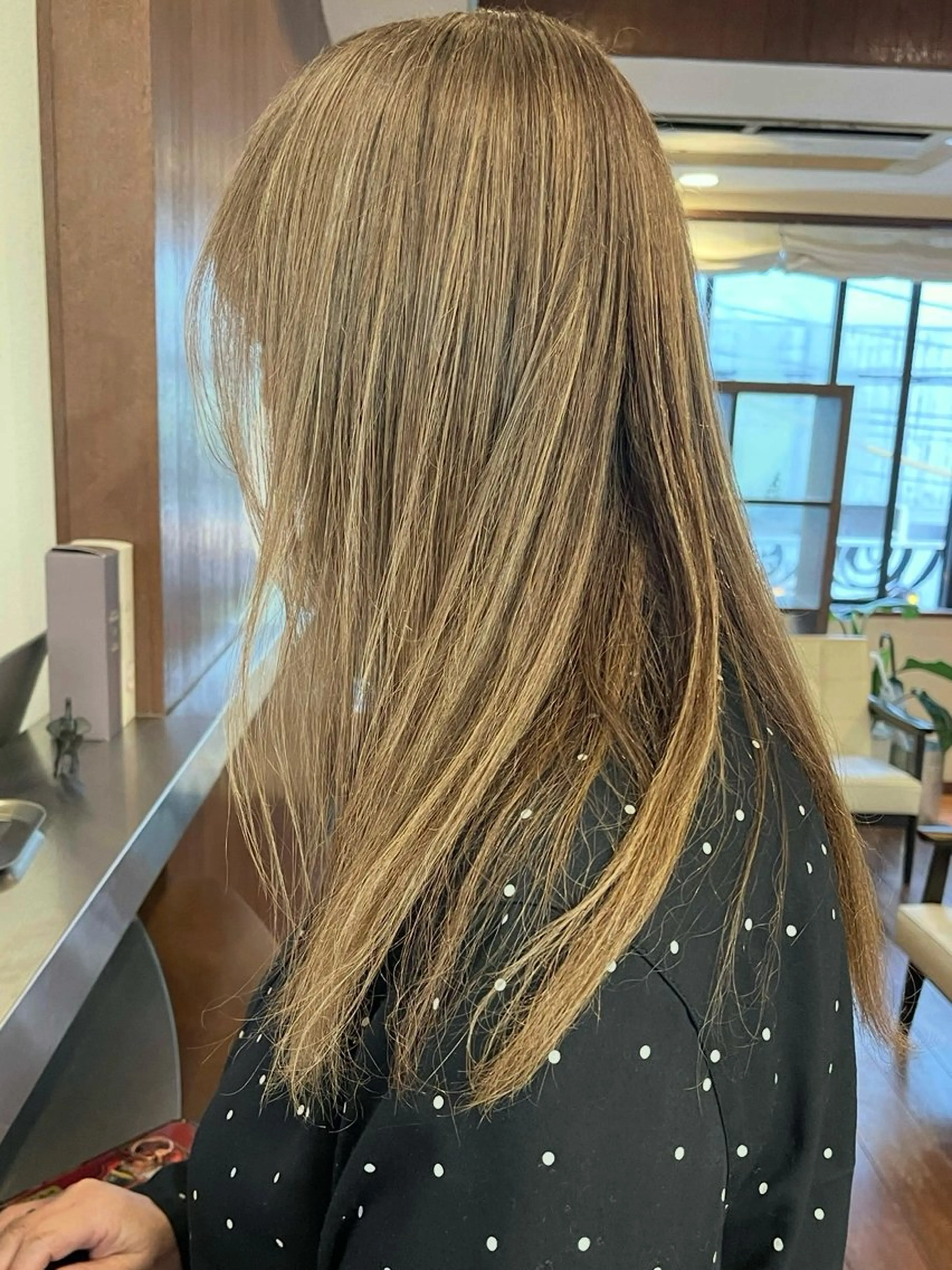 ロング カラー ベージュカラー ハイライトカラー ハイライト カット ヘアカラー トリートメント 田室 和幸のヘアスタイル