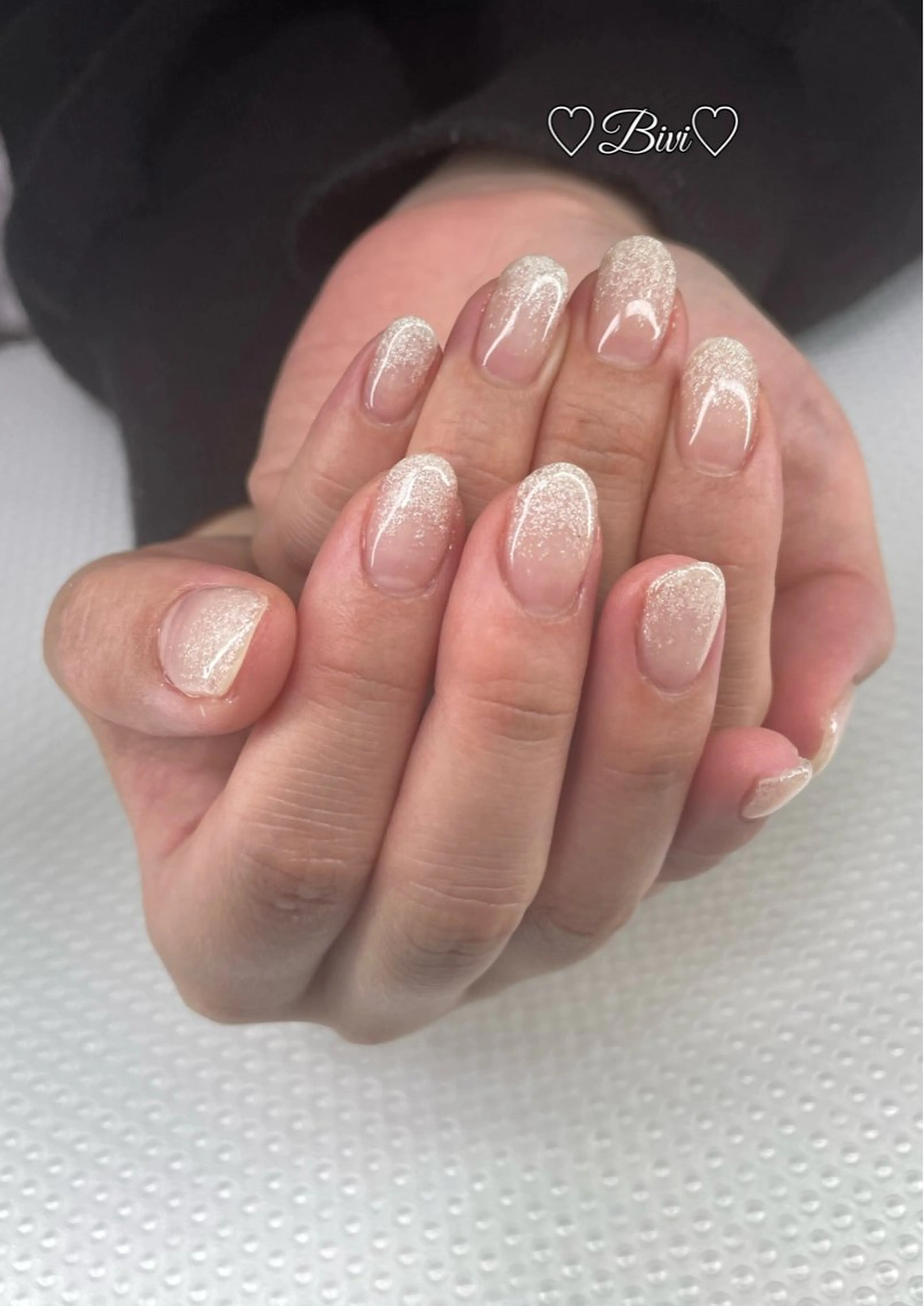 ネイル アートネイル フラッシュネイル グラデーション ラメ(グリッター) シルバー ハンドネイル ハンドケア ♡Bivi♡自爪に 優しいネイルサロンのネイルデザイン