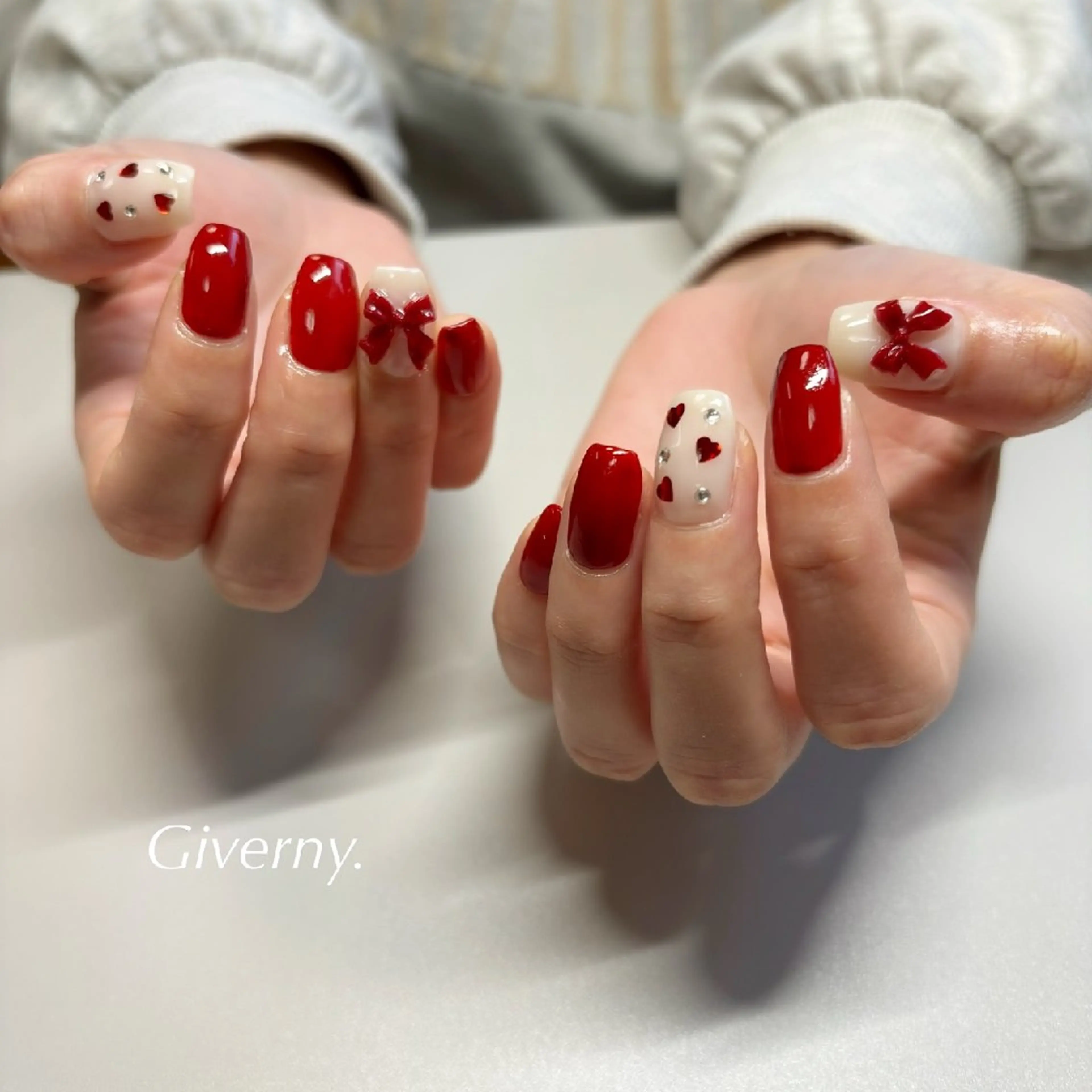 ネイル ハート リボン バレンタイン ハンドネイル Giverny .のネイルデザイン