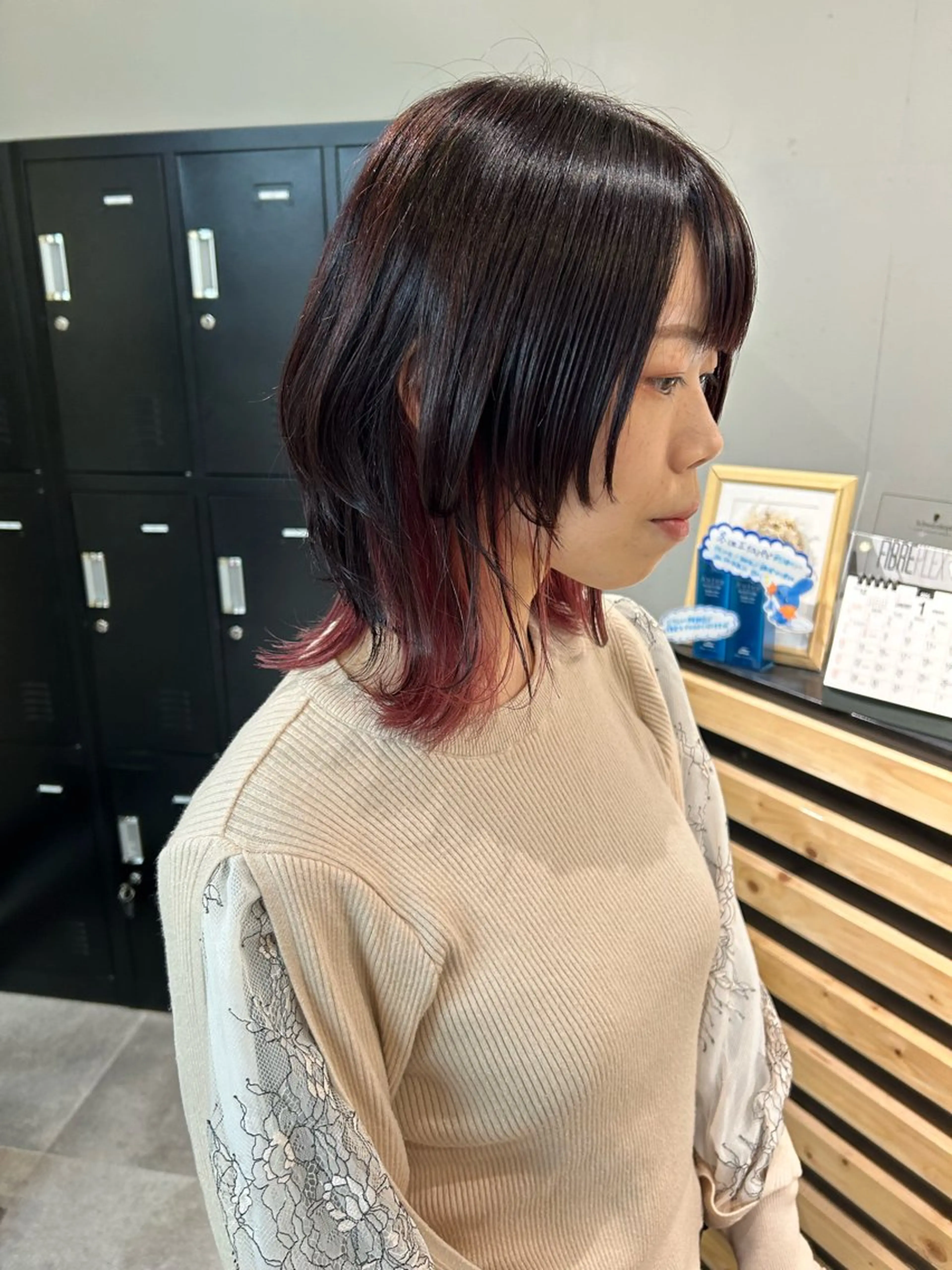 ミディアム カラー ブリーチ インナーカラー ピンクカラー ヘアカラー トリートメント ウルフカット レイヤーカット上柿のヘアスタイル