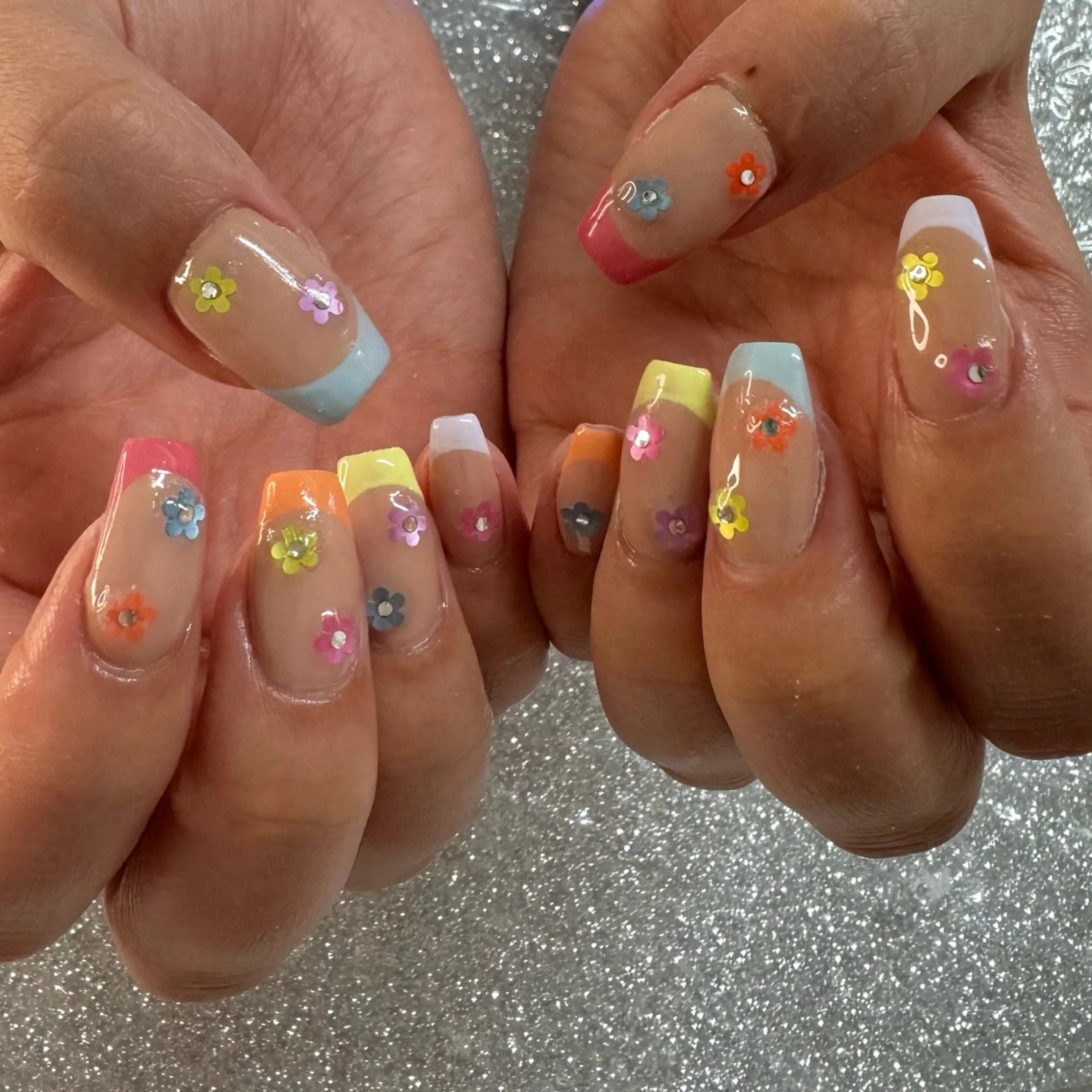 ネイル ハンドネイル VIERU 🌈🎀💖のネイルデザイン