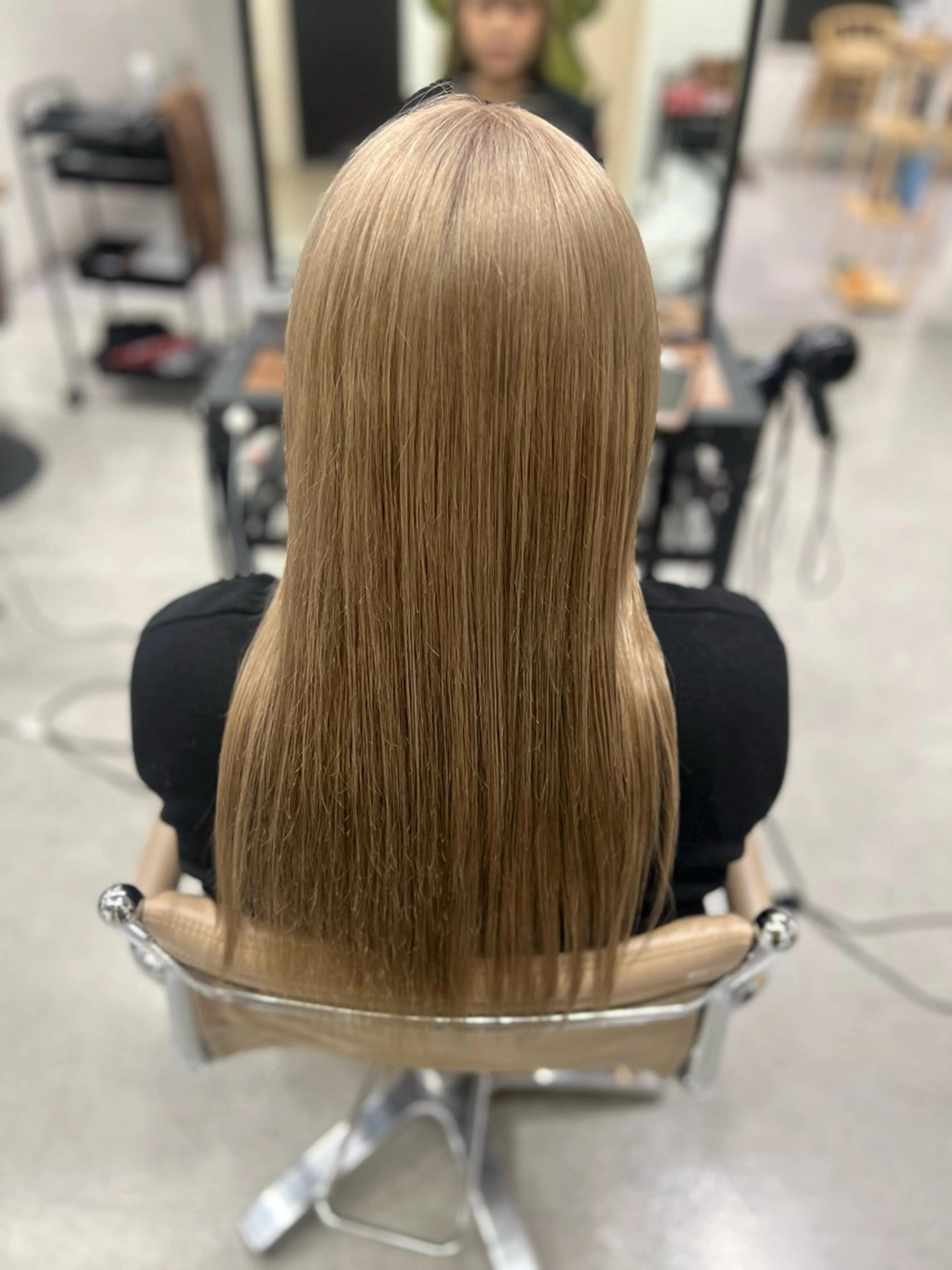 カラー ブリーチ ayaka🌻 艶カラー✨縮毛矯正のヘアスタイル