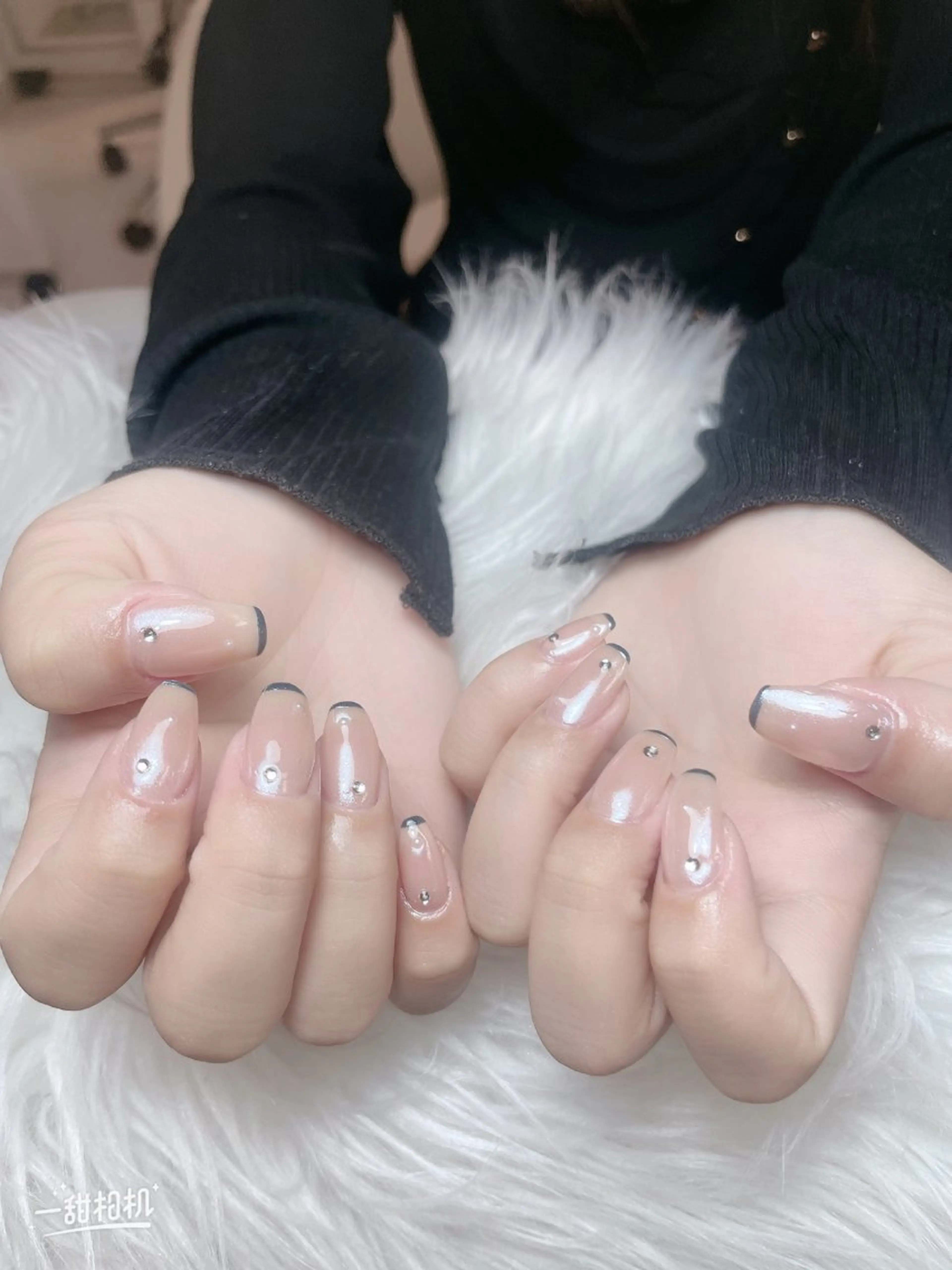 ネイル チークネイル 長さ出し フレンチネイル キラキラネイル ラメ(グリッター) ハンドネイル Vp ネイルのネイルデザイン