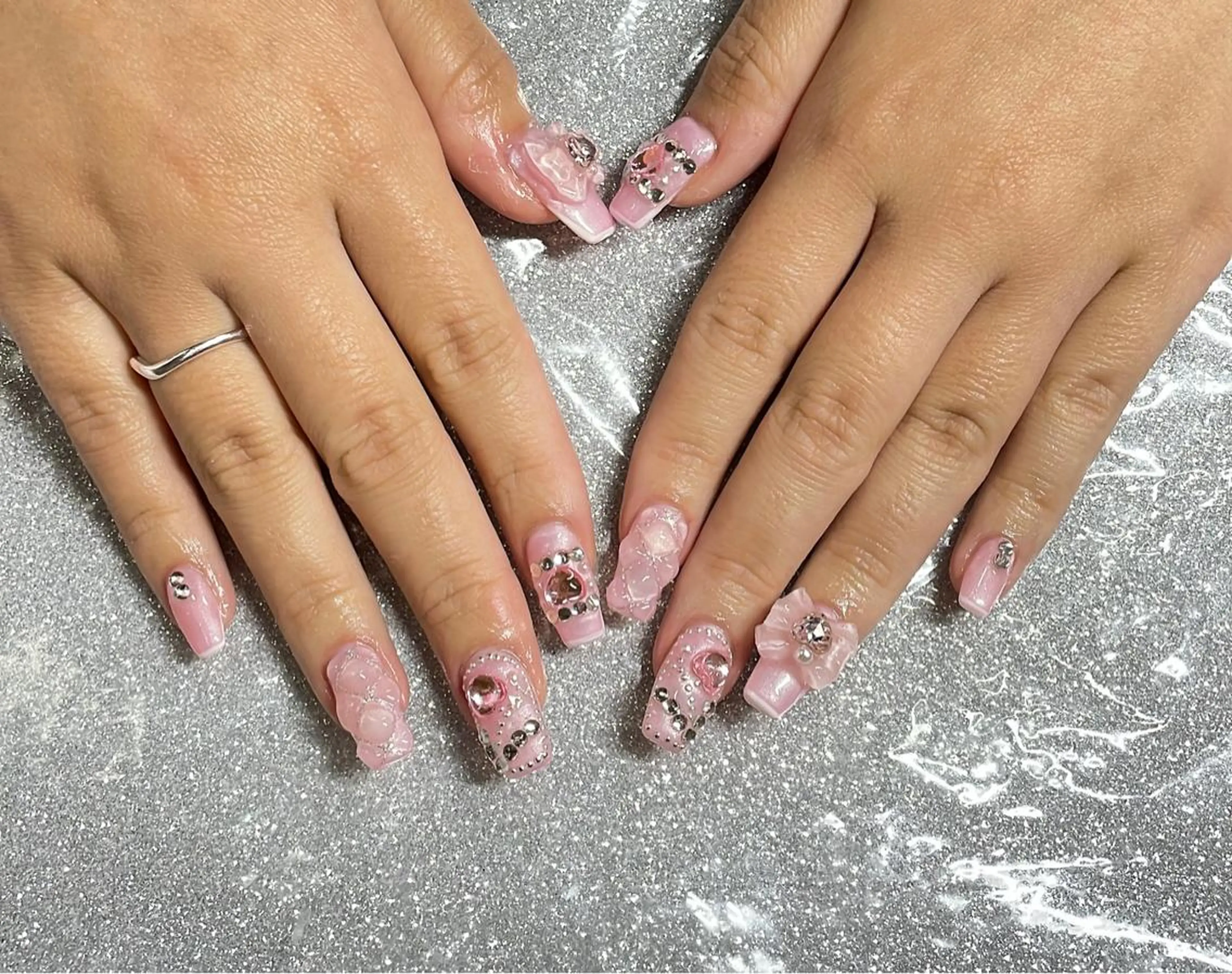 ネイル ハンドネイル VIERU 🌈🎀💖のネイルデザイン