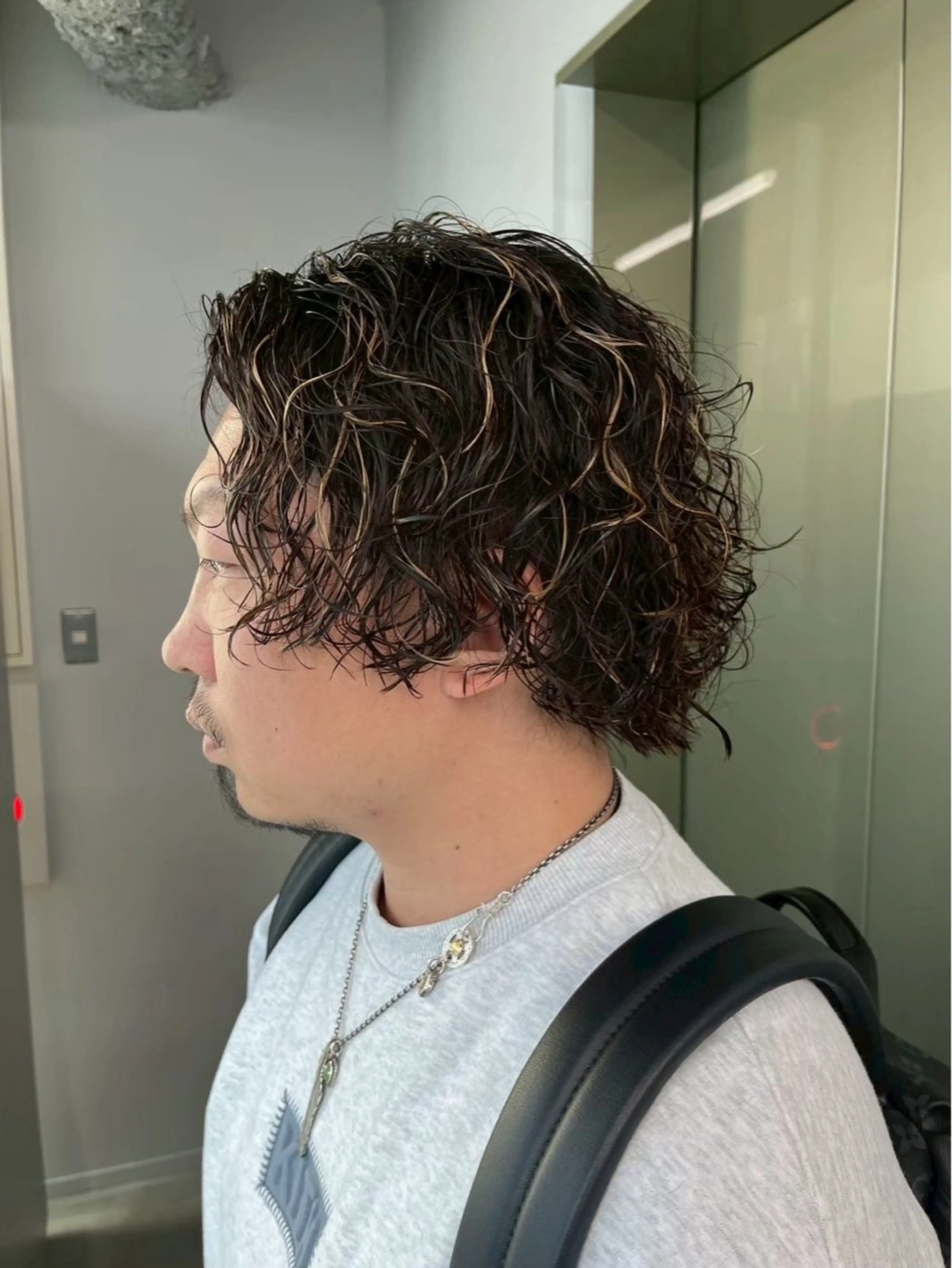 ミディアム パーマ メンズ ミディアムパーマ メンズパーマ スパイラルパーマ カット パーマ ニュアンスパーマ/ ウルフ/ときなのヘアスタイル