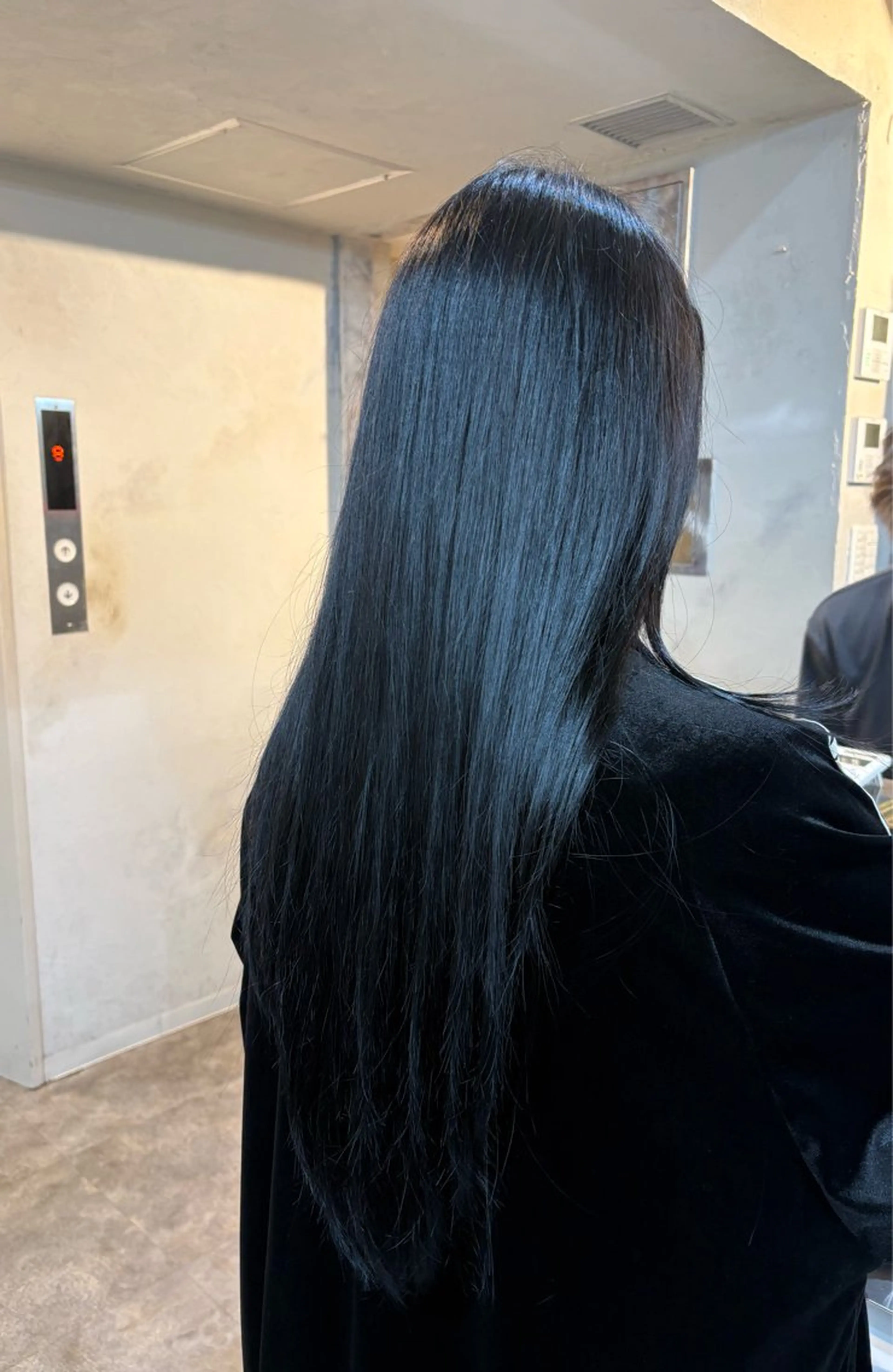 ロング ヘアカラー シモイケ ルアのヘアスタイル
