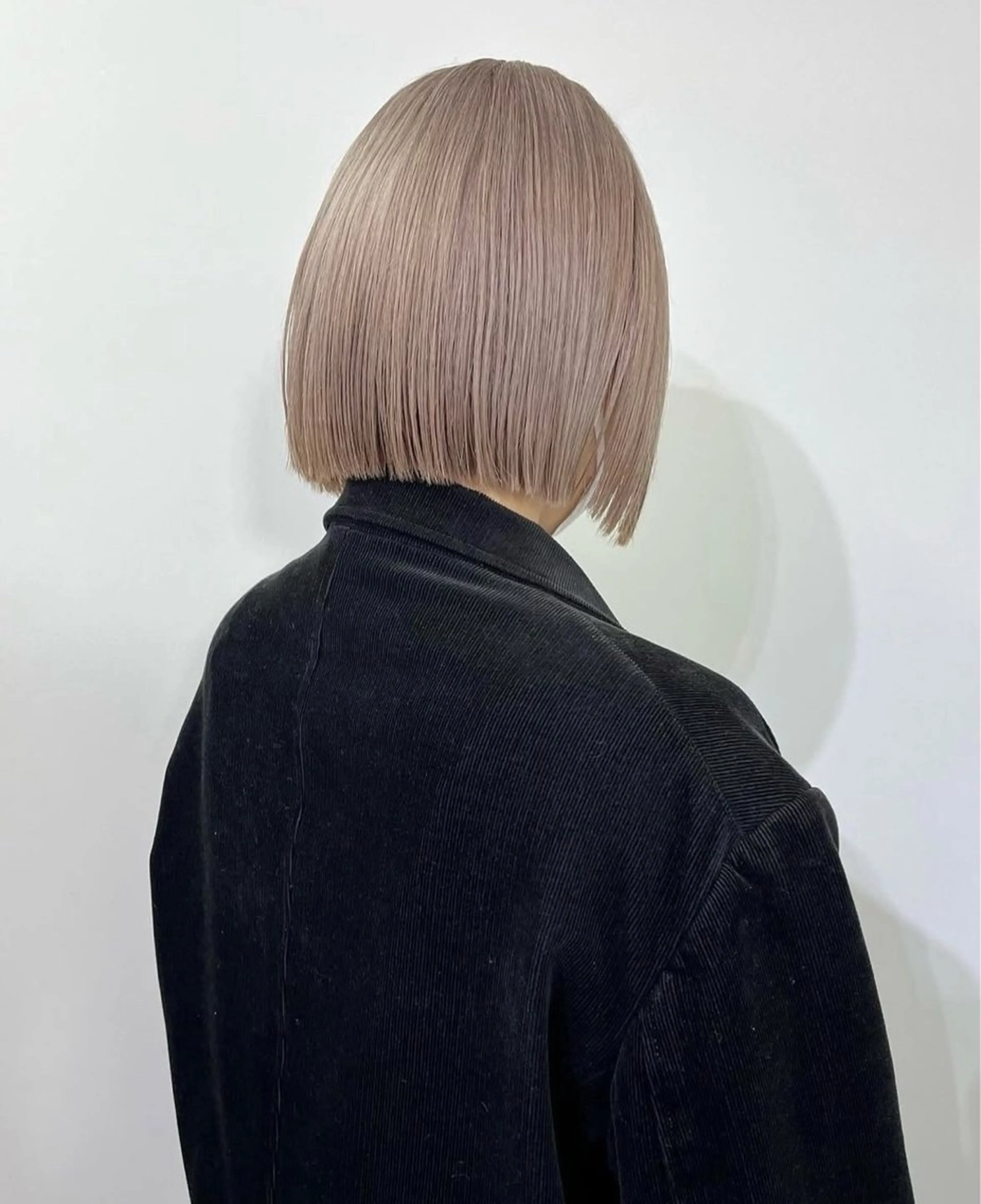 ミディアム カラー 切りっぱなしボブ ベージュカラー ブリーチ 透明感カラー ハイトーンカラー カット ヘアカラー alu/心斎橋大阪 ボブ/ブリーチなしのヘアスタイル