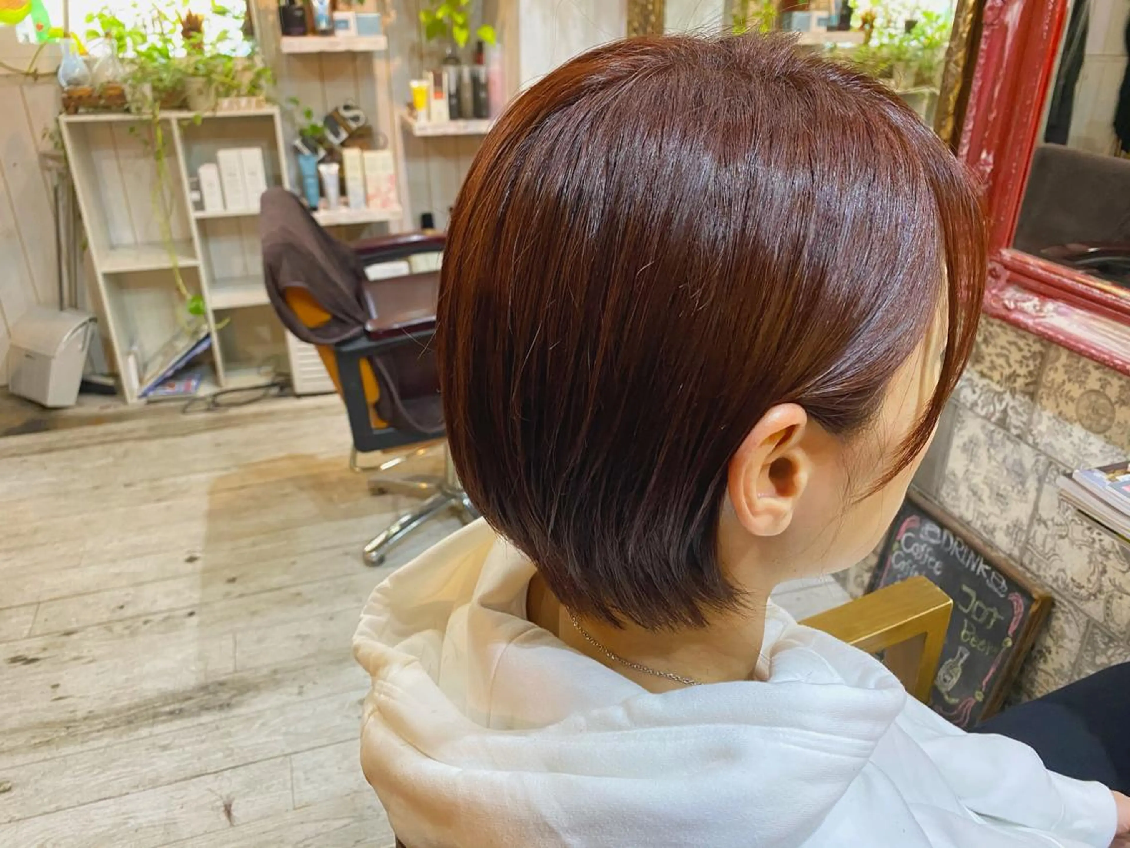 ショート カラー ローズカラー LILIS hair designのヘアスタイル