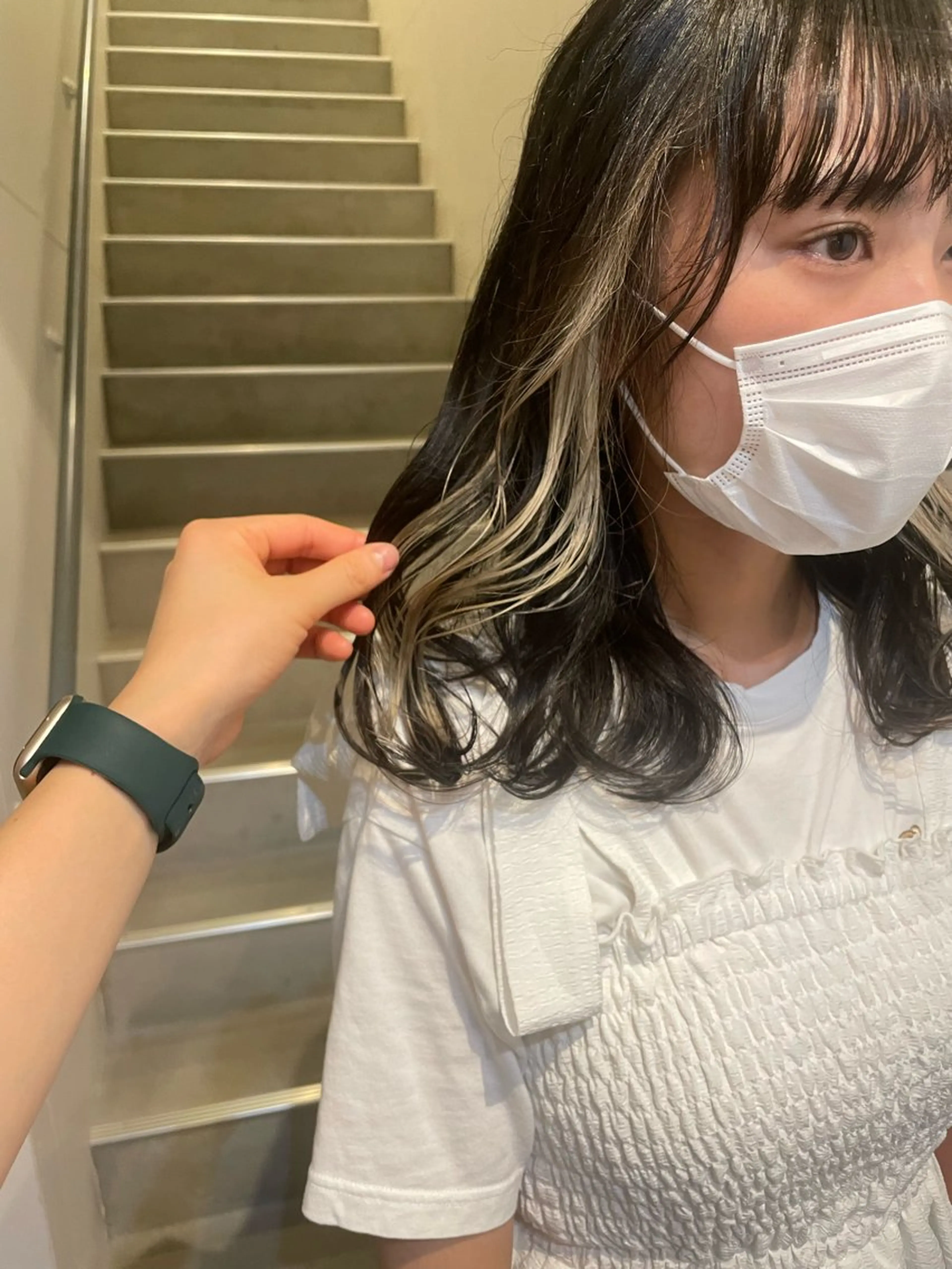 セミロング カラー ブリーチ グレージュ カット ヘアカラー 久保田 千尋のヘアスタイル