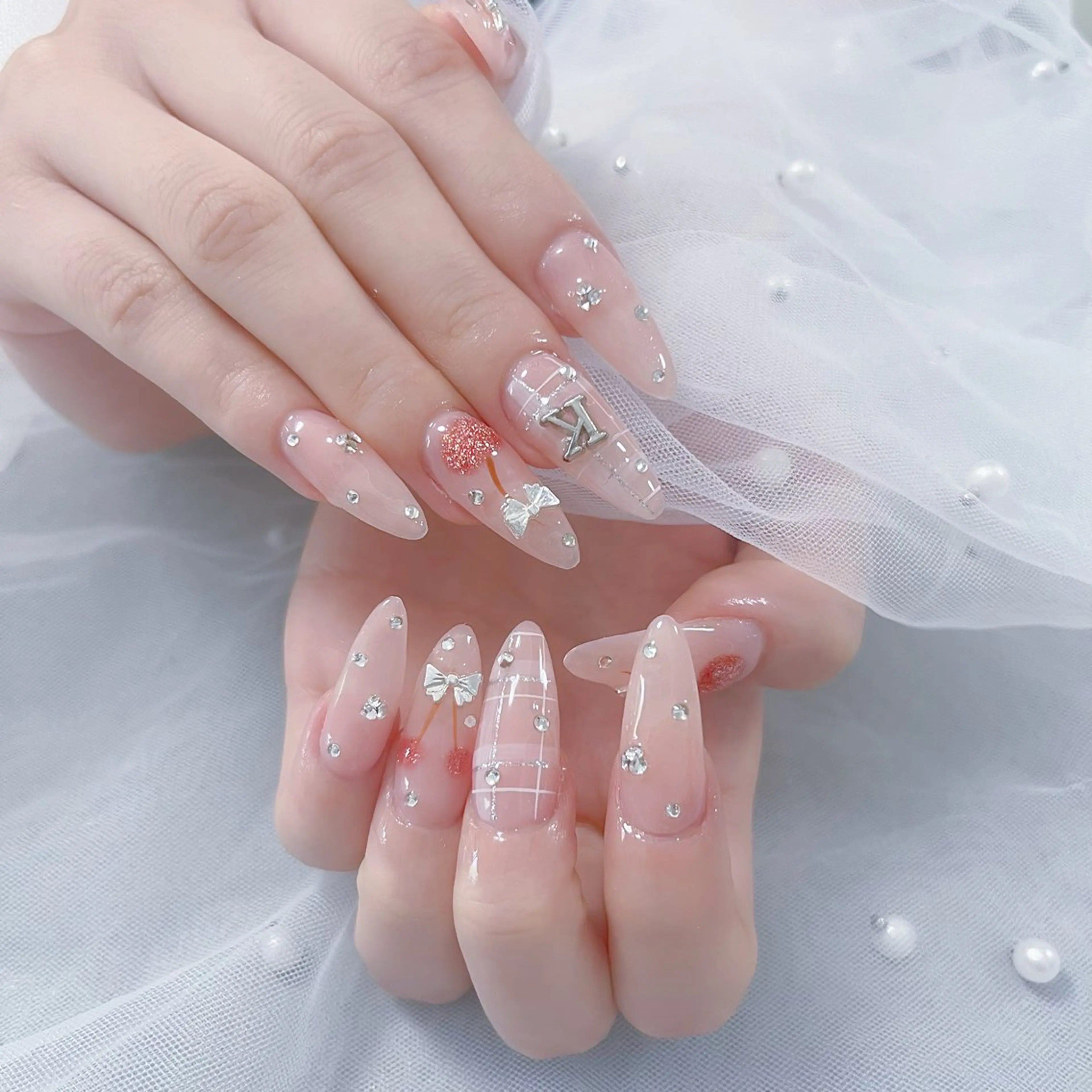 ネイル オーロラネイル クリアネイル フラッシュネイル ジェルネイル グラデーション ハンドネイル Amee Nail Salonのネイルデザイン