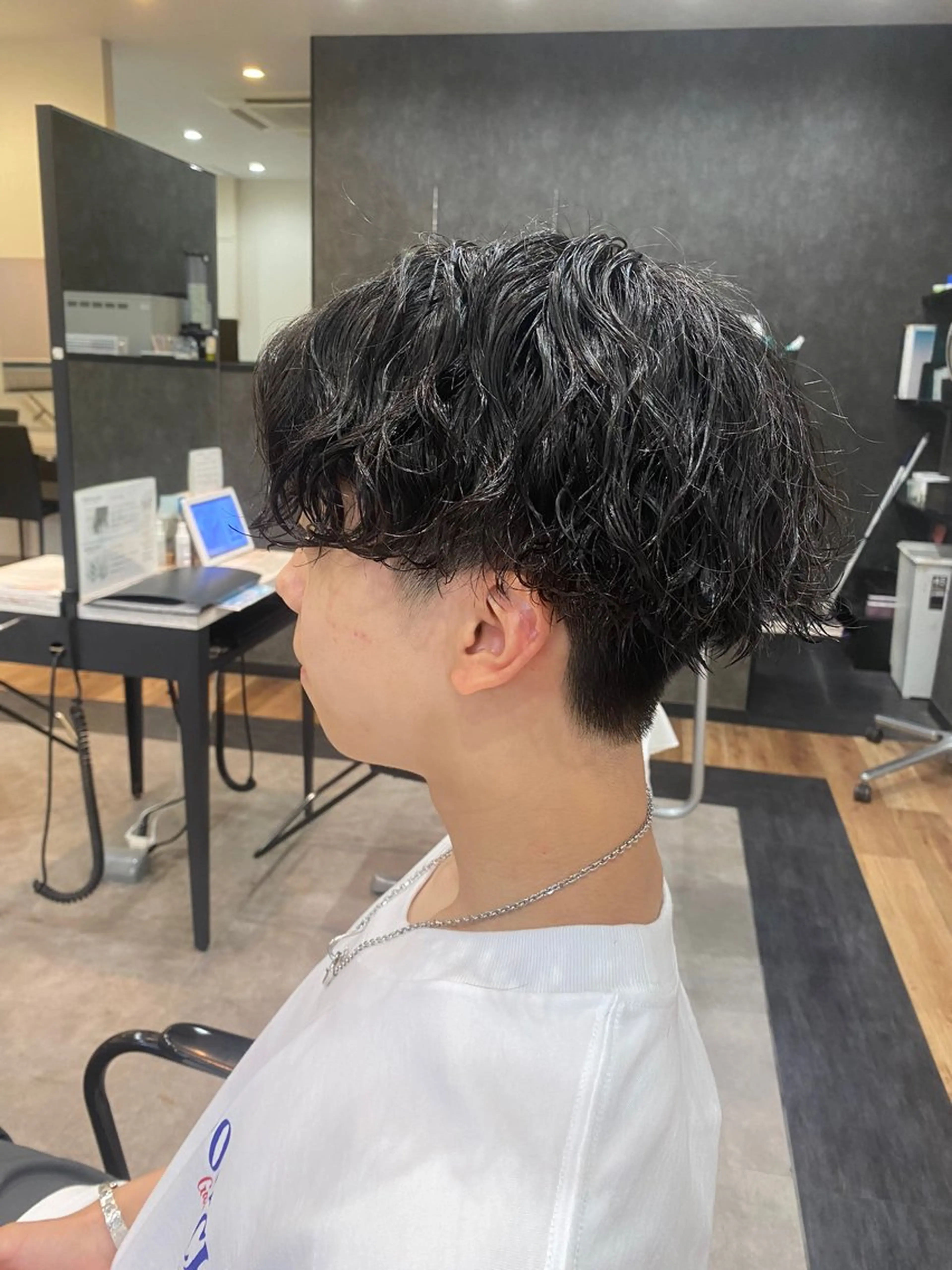 ショート パーマ メンズ 波巻きパーマ カット パーマ 矢部 萌深のヘアスタイル