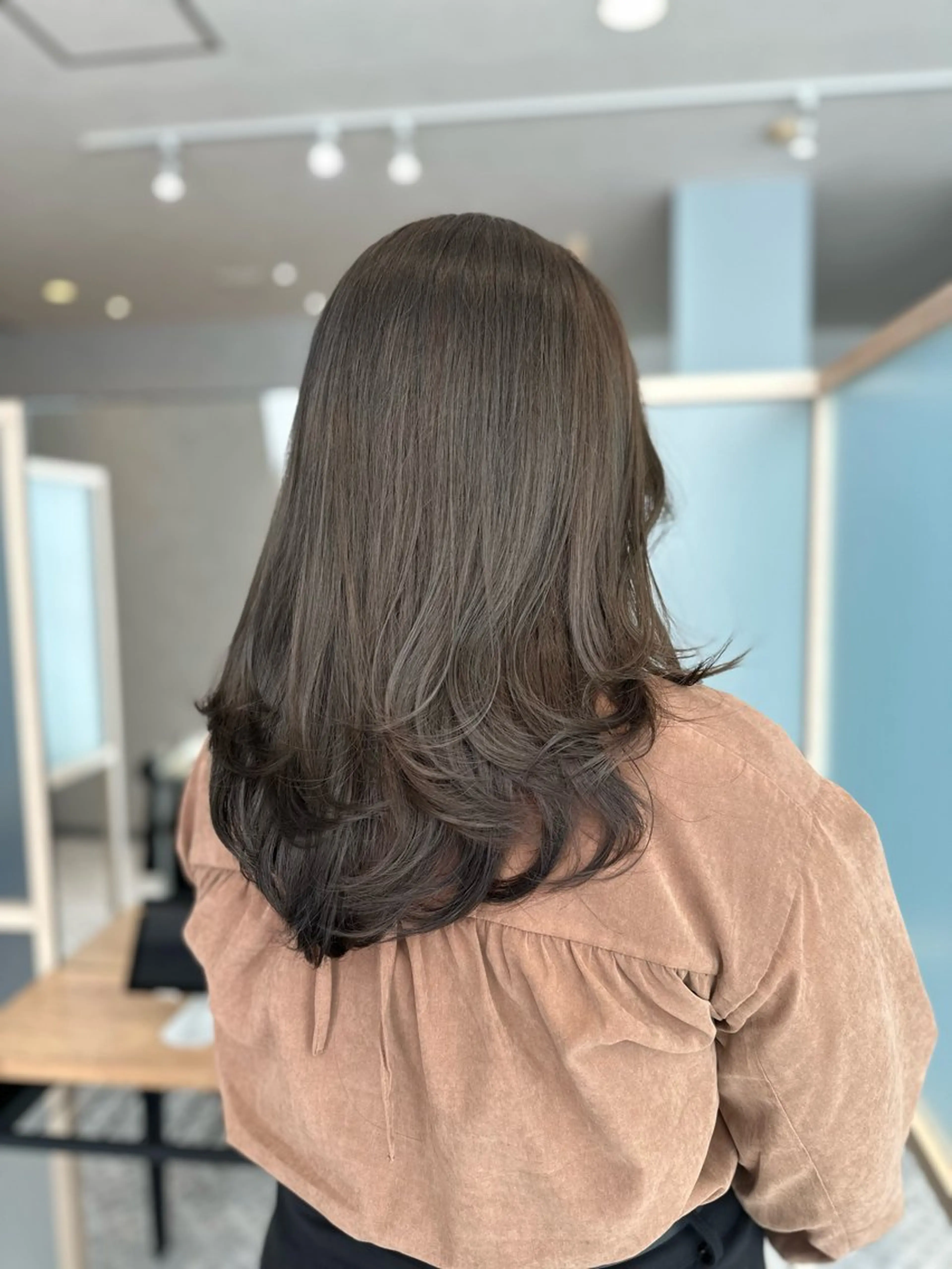 セミロング カラー ベージュカラー ブリーチ ブリーチなしカラー オリーブベージュ 韓国風ヘア ヘアカラー REONA🪽✨薬院 レイヤーカット🫧のヘアスタイル