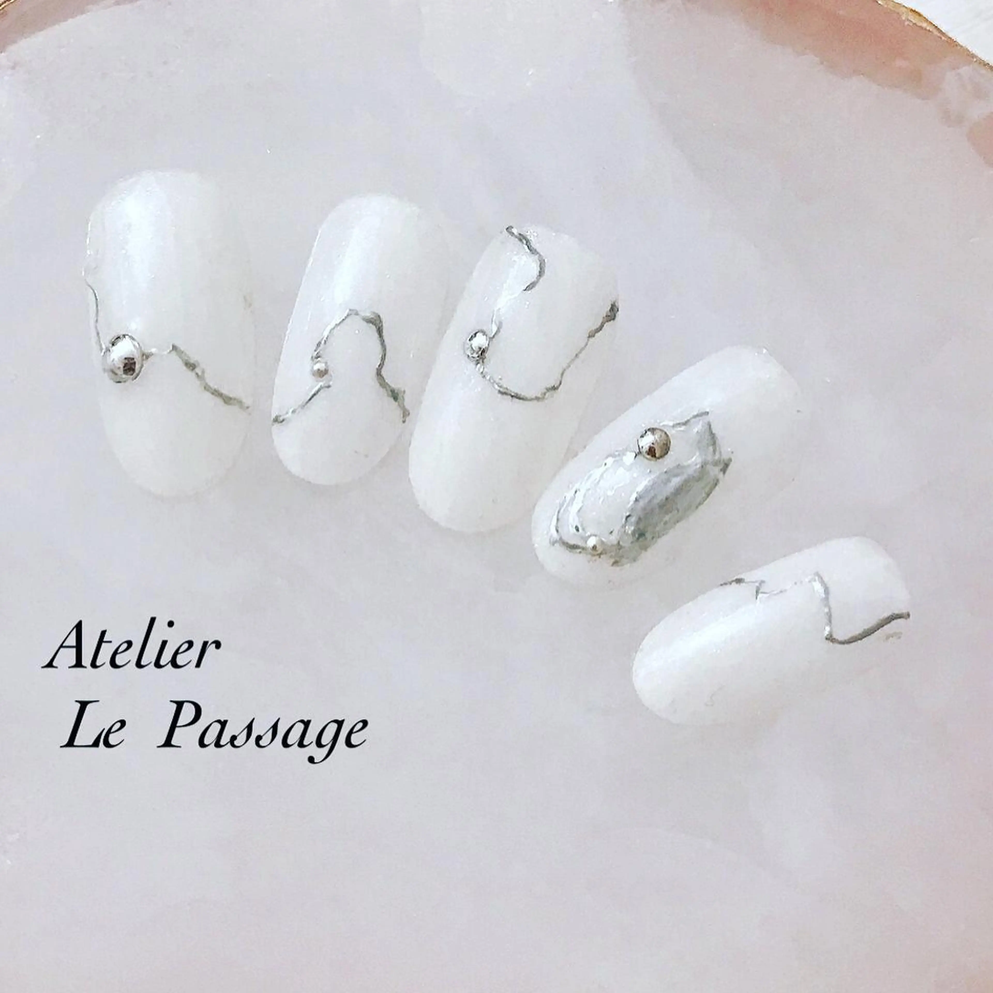 ネイル ジェルネイル ニュアンスネイル オフィスネイル パラジェル シンプルネイル Atelier Le Passage所属・h nakatsukaのネイルデザイン