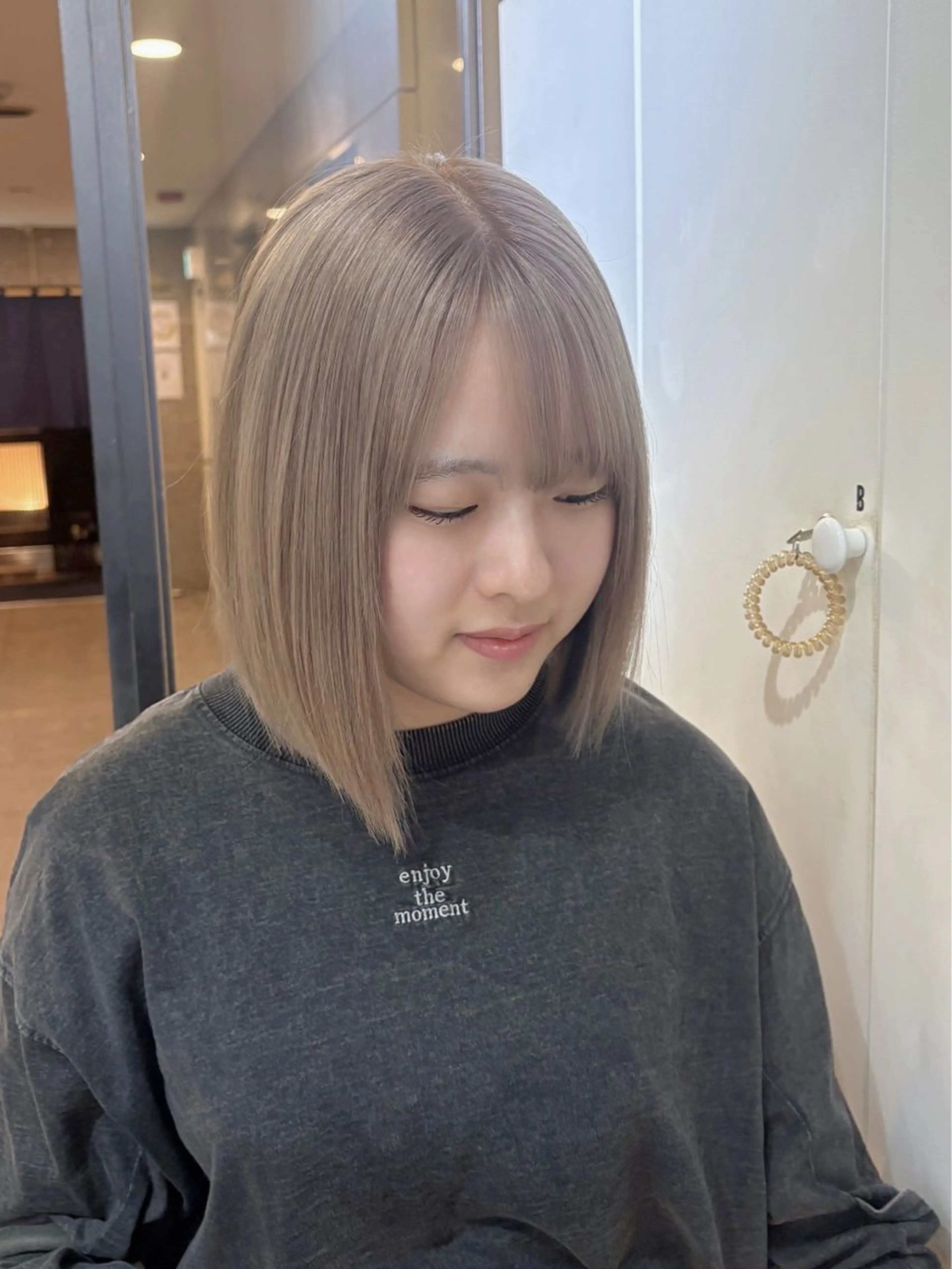 ショート カラー ブリーチ グレージュ ミルクティーグレージュ カット ヘアカラー RINO/似合わせ /女性専用𖧷のヘアスタイル