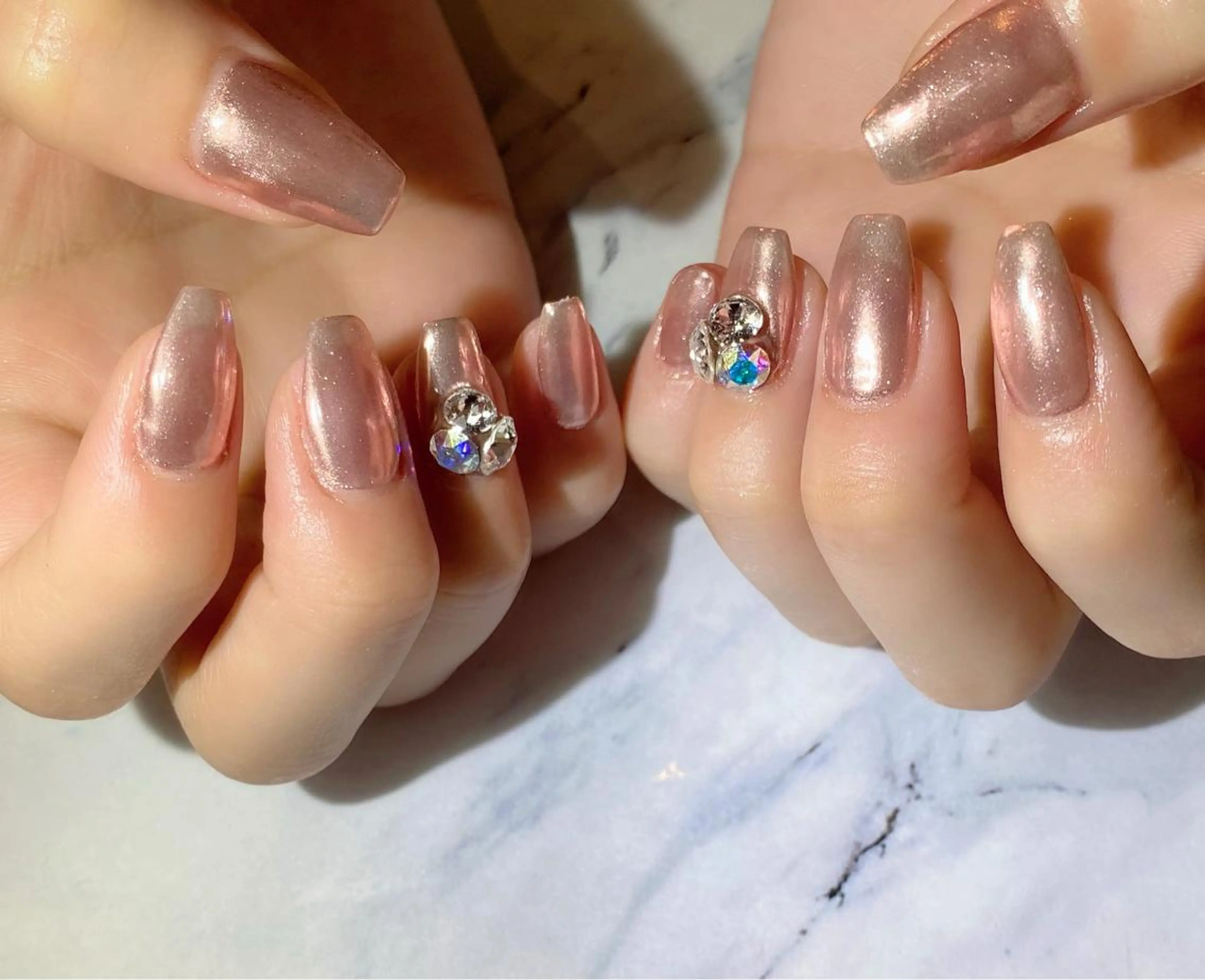 ネイル ゴールド ミラーネイル Lino+ ネイル&よもぎ蒸しのネイルデザイン