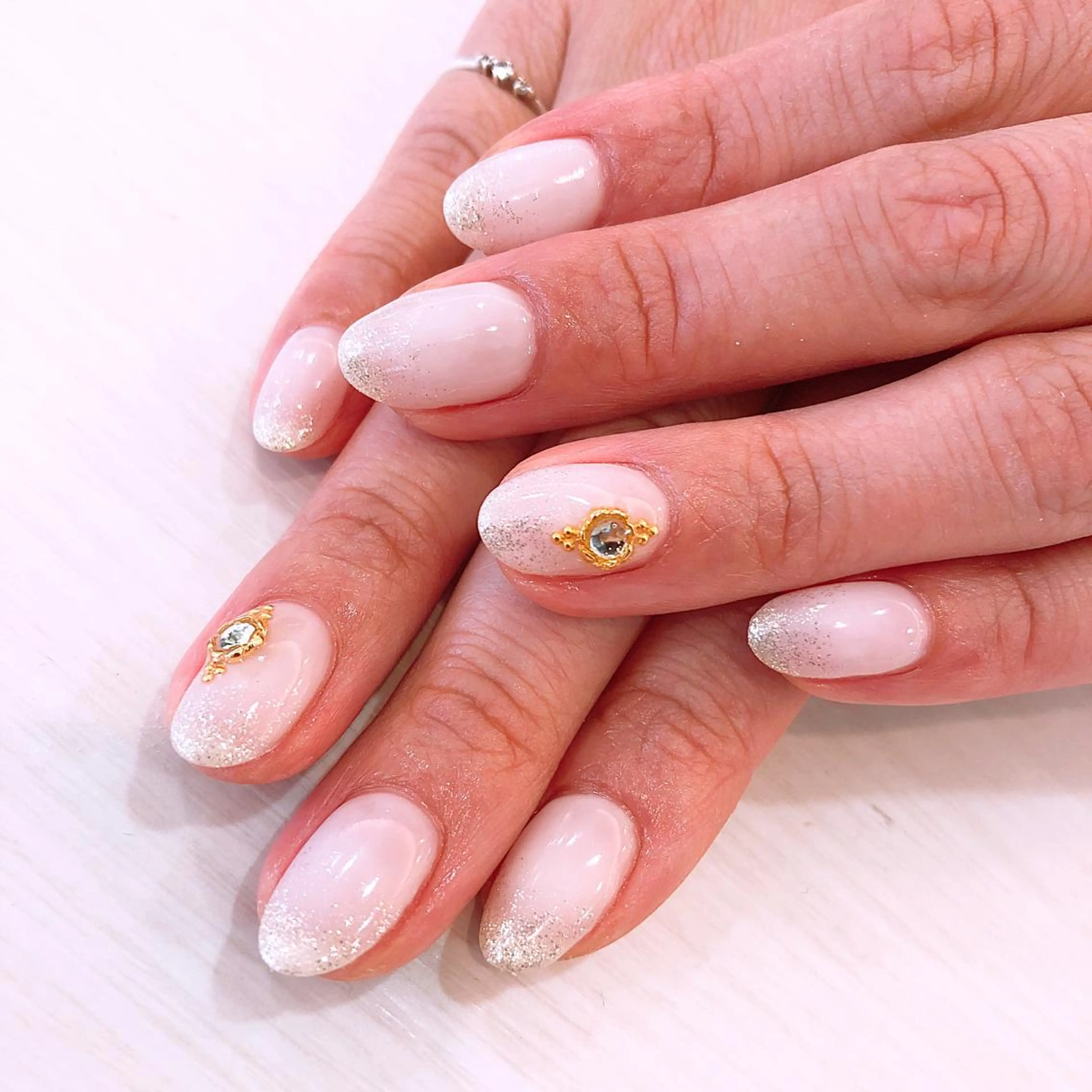 ネイル ラメ(グリッター) シルバー ホワイト Nail salon Stellaのネイルデザイン