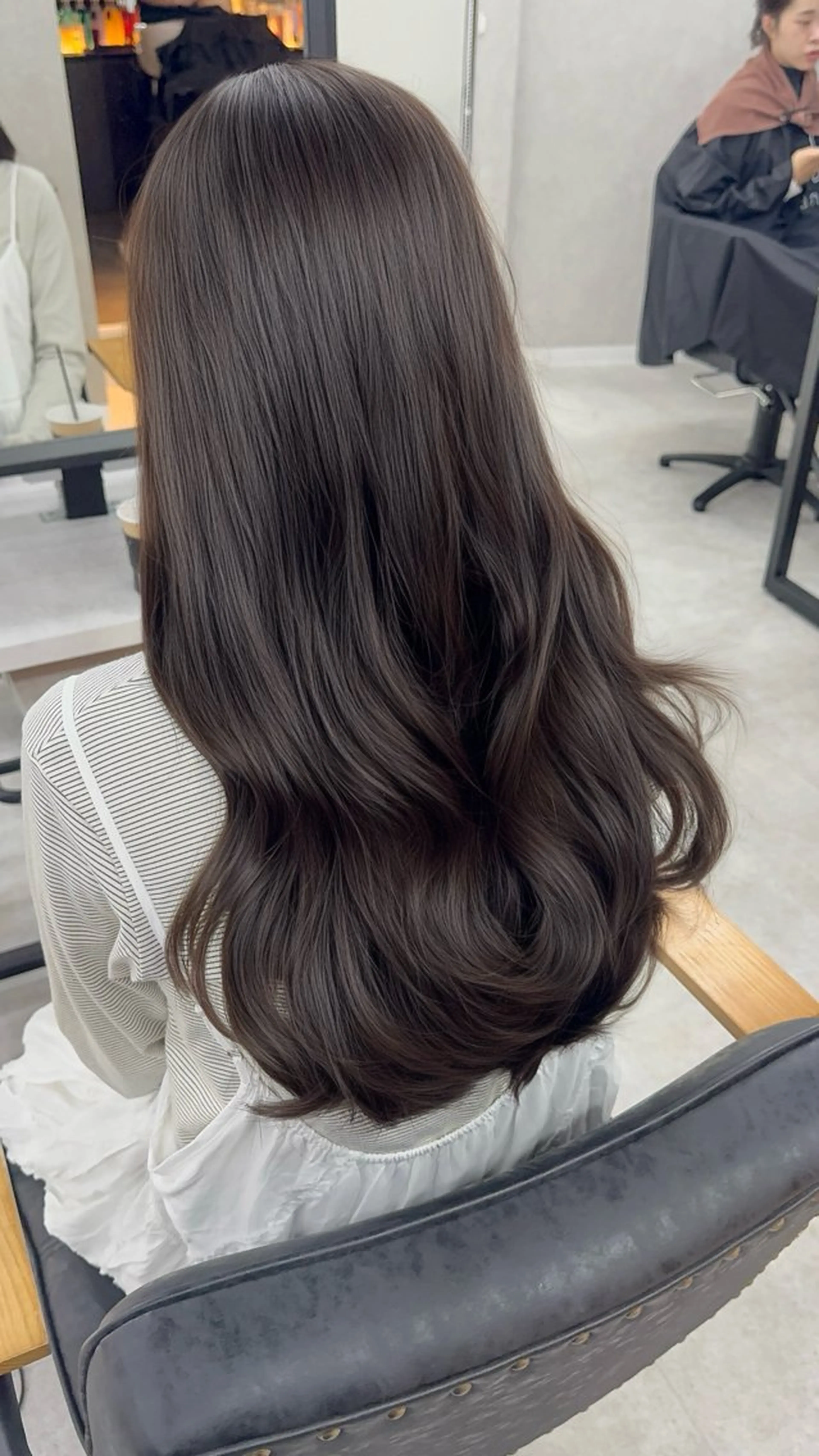 ロング カラー アッシュ アッシュブラウン ベージュカラー 黒髪 ブリーチ ヘアカラー トリートメント 赤み無し柔らかカラー 【梅田】madokaのヘアスタイル