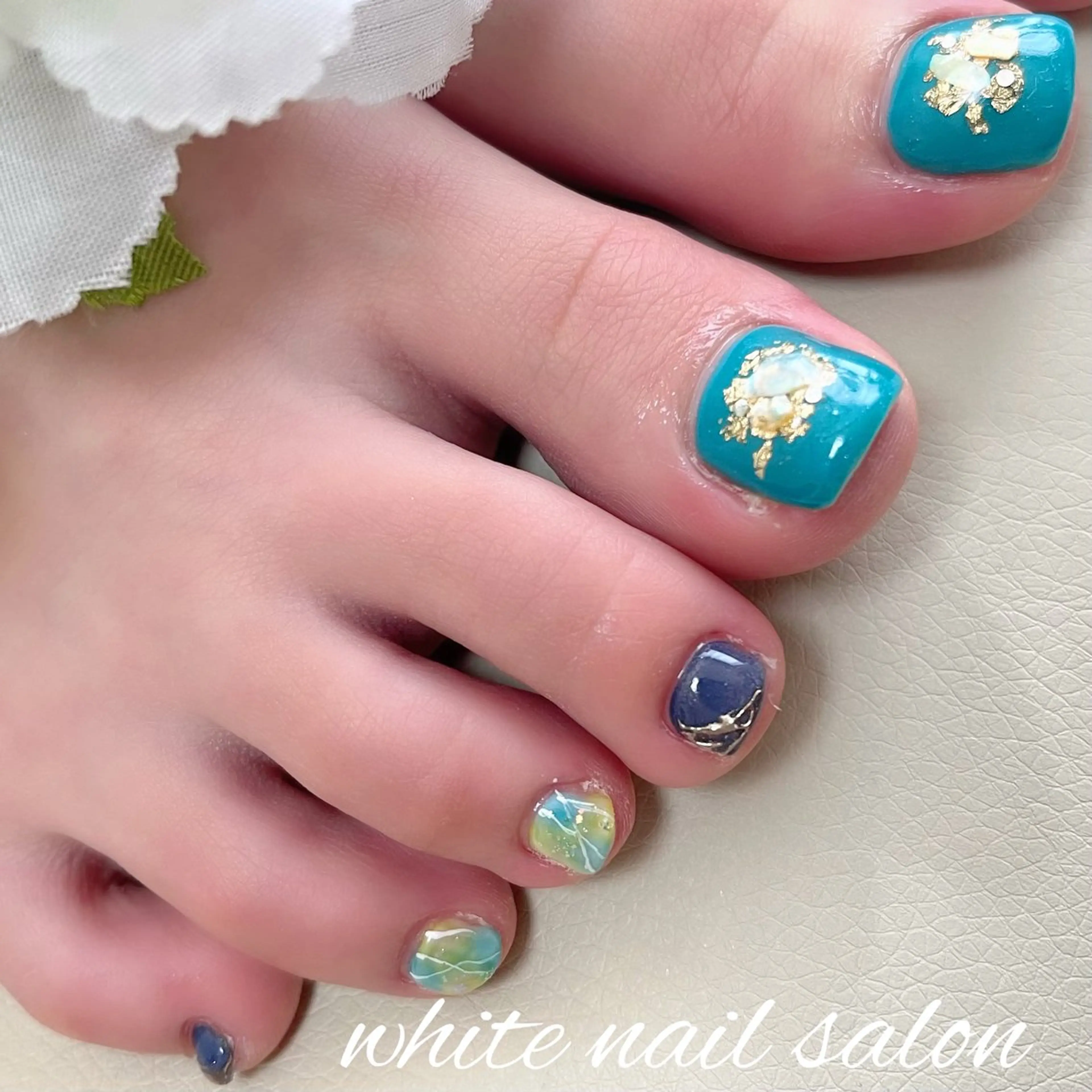 ネイル ラメ(グリッター) フットネイル white nail salonのネイルデザイン