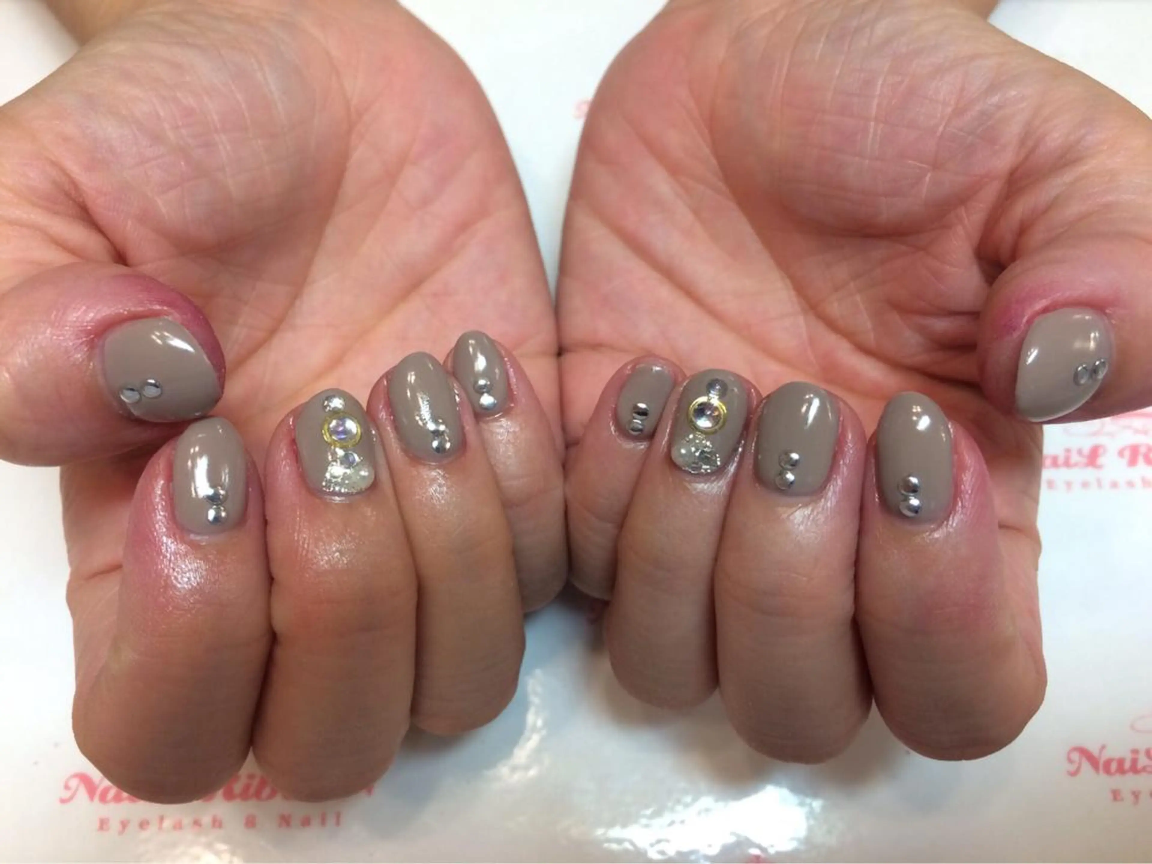 ネイル ネイルリボン 受付スタッフのネイルデザイン