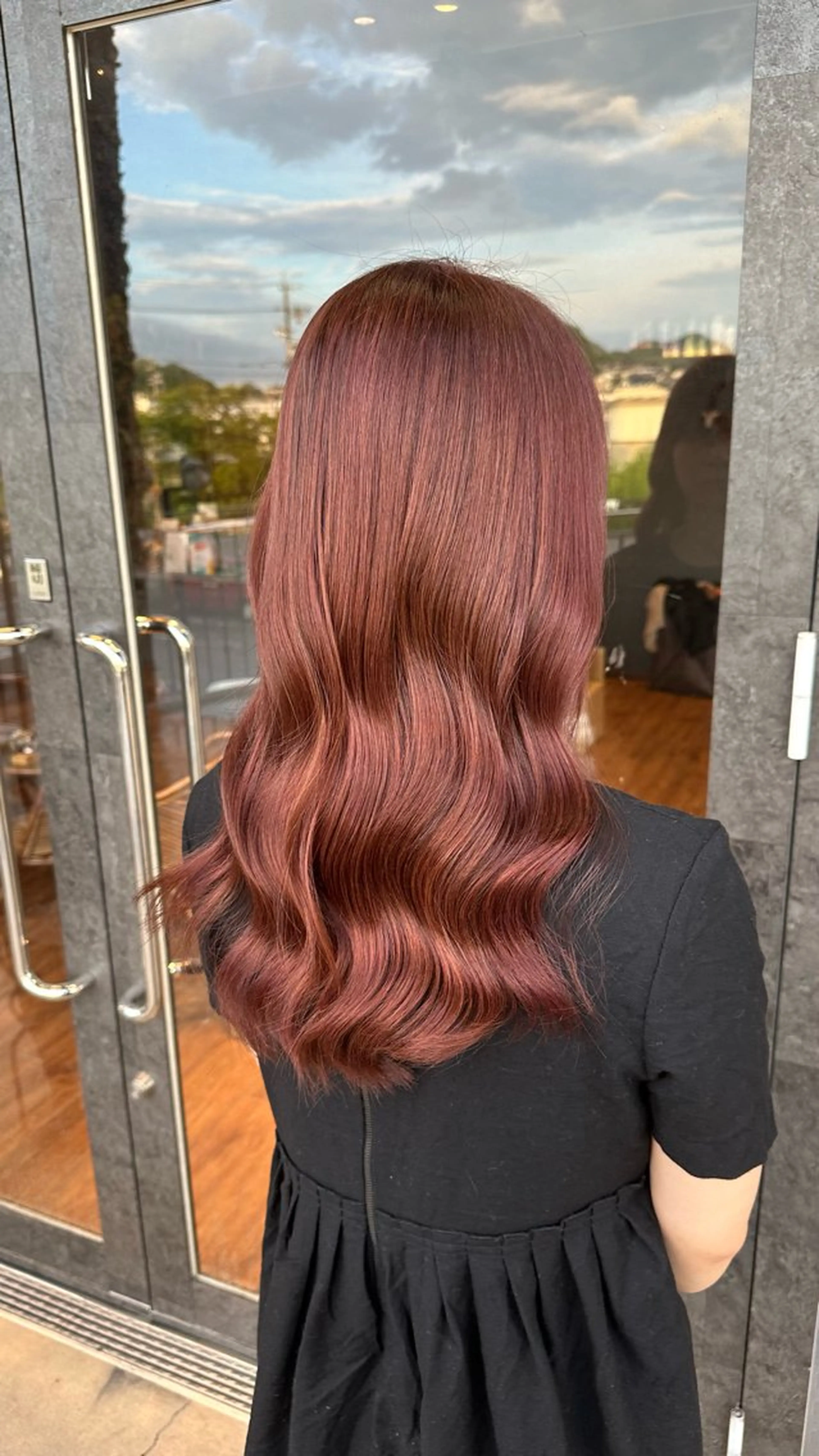 ロング カラー ブラウンカラー ピンクカラー ピンクブラウン ヘアカラー トリートメント clocca所属・鵜飼 真伍のヘアスタイル