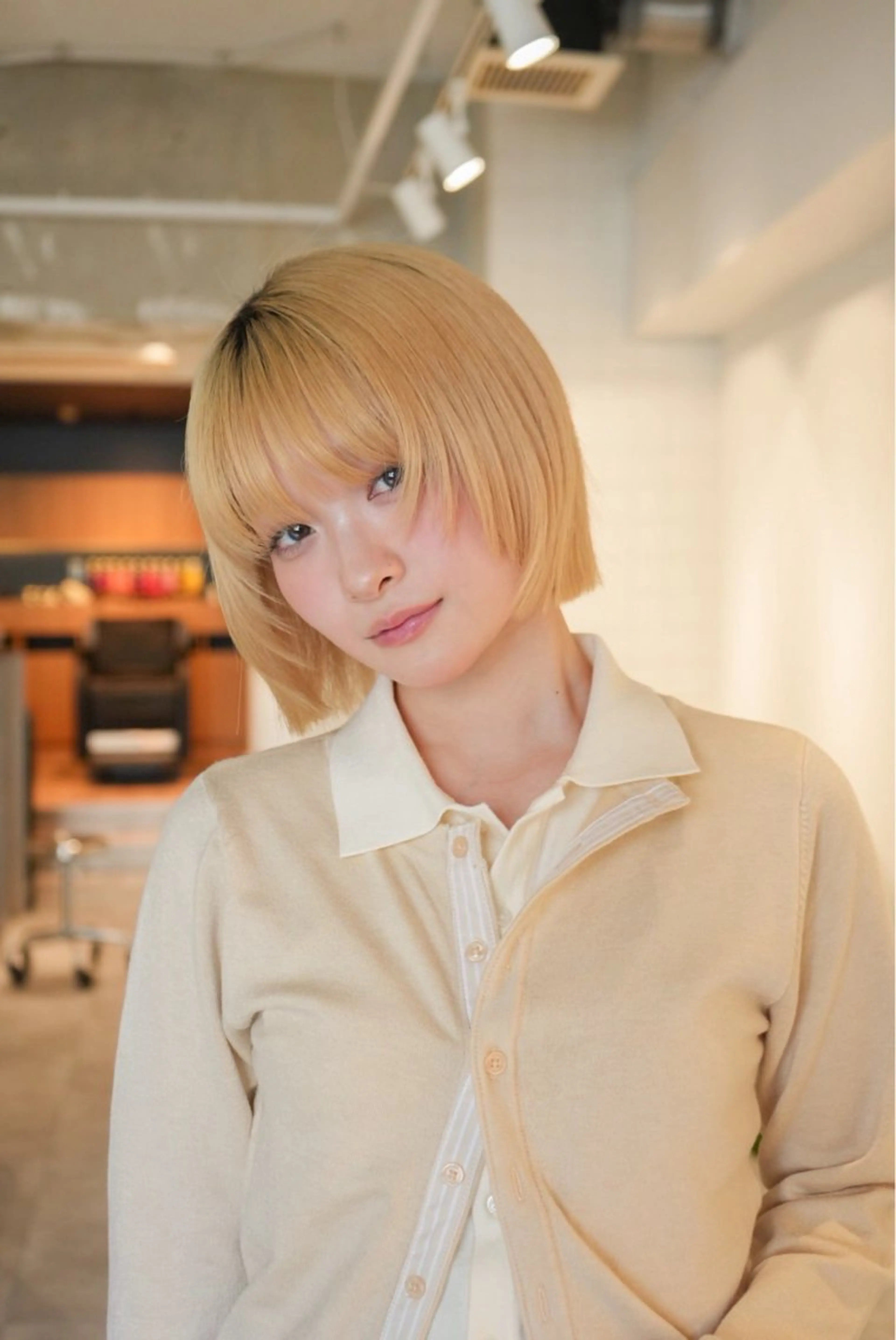 ミディアム 顔まわりレイヤー 顔周りカット レイヤーカット カット シンバヒナノ/パーマ レイヤー/髪質改善のヘアスタイル