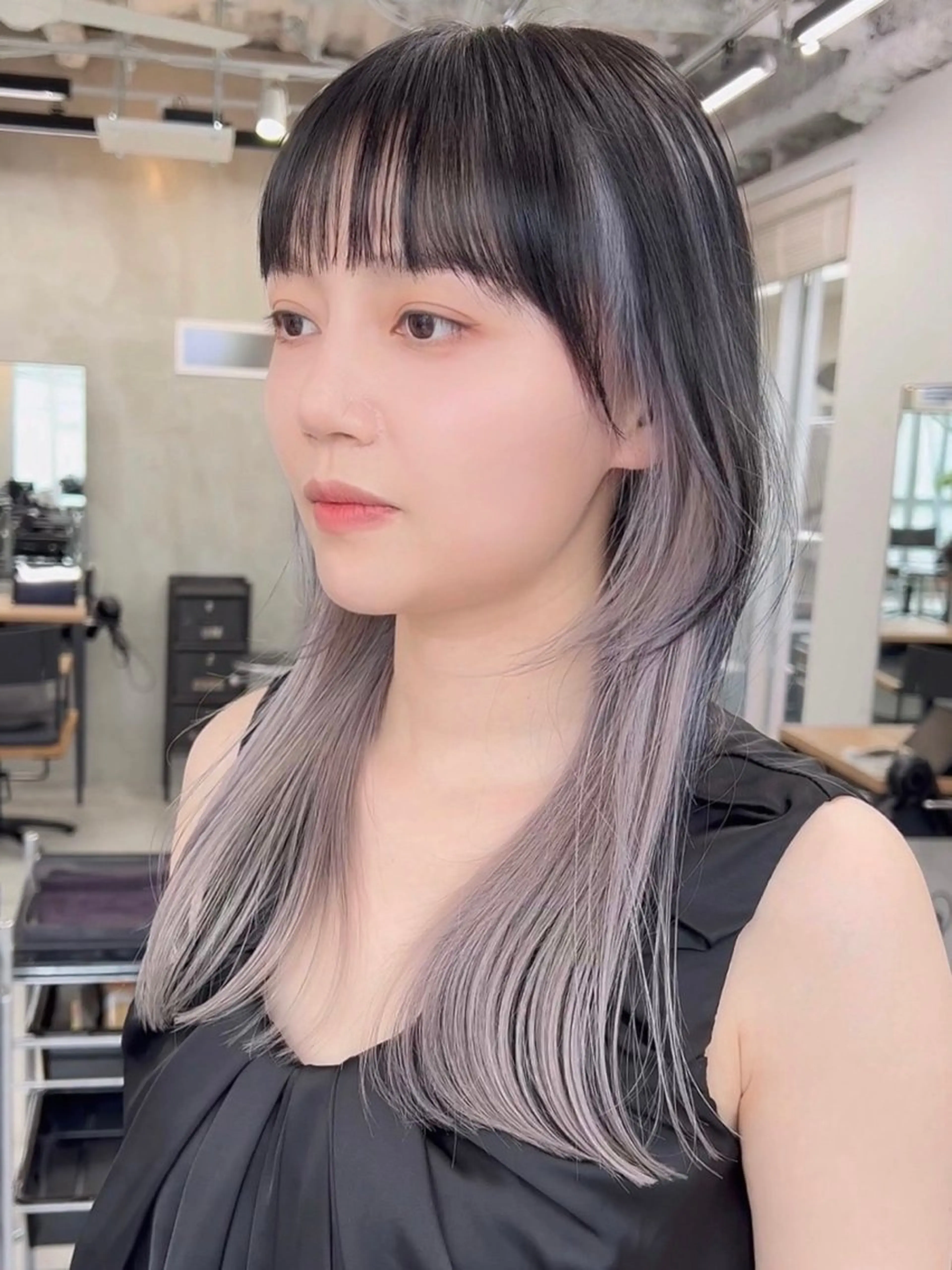 ロング カラー ベージュカラー ブリーチ イヤリングカラー インナーカラー ホワイトベージュ RYOSUKE ハイトーンのヘアスタイル