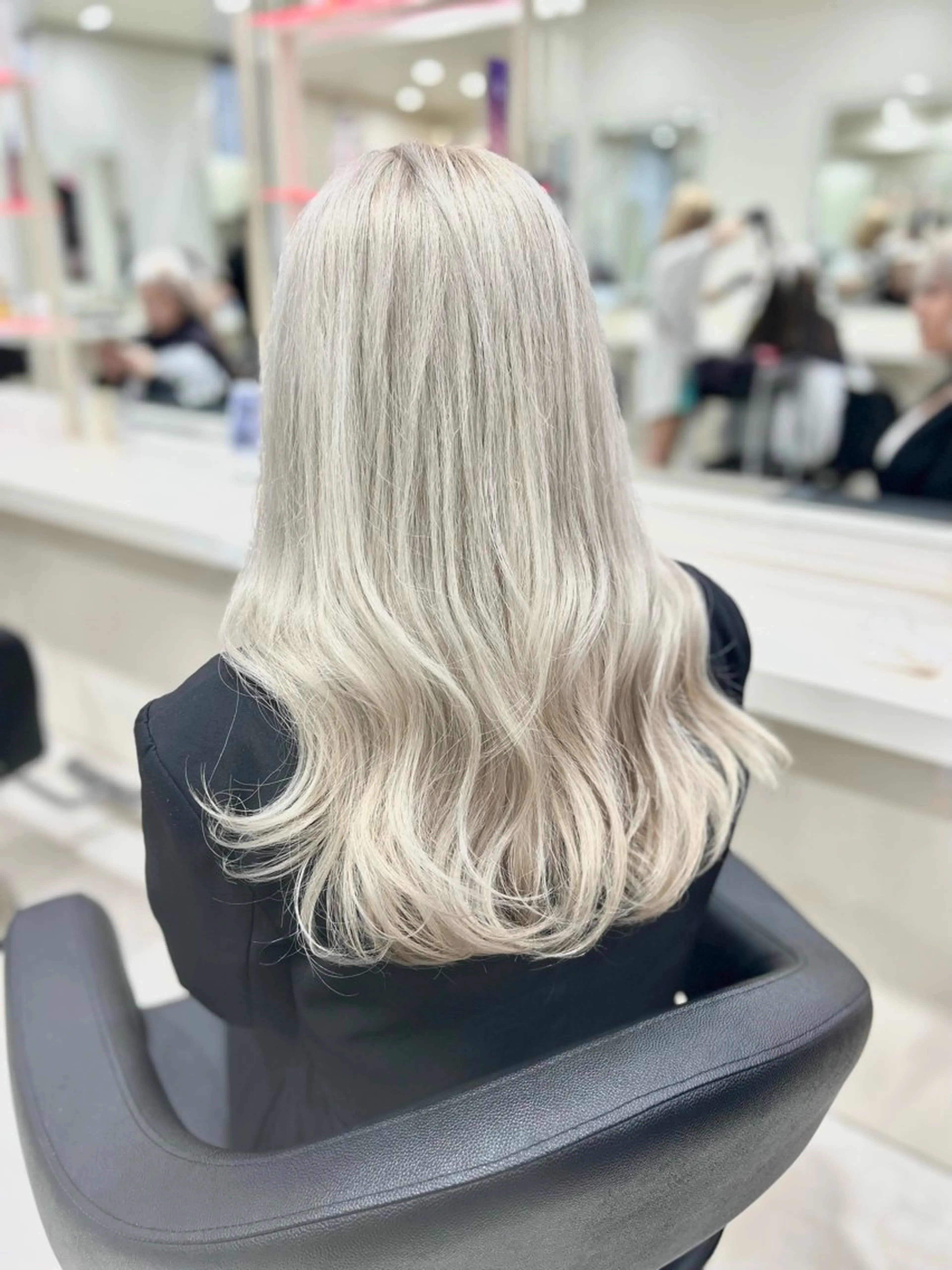 ロング 🎀淡めモテカラー WAKANA🎀のヘアスタイル