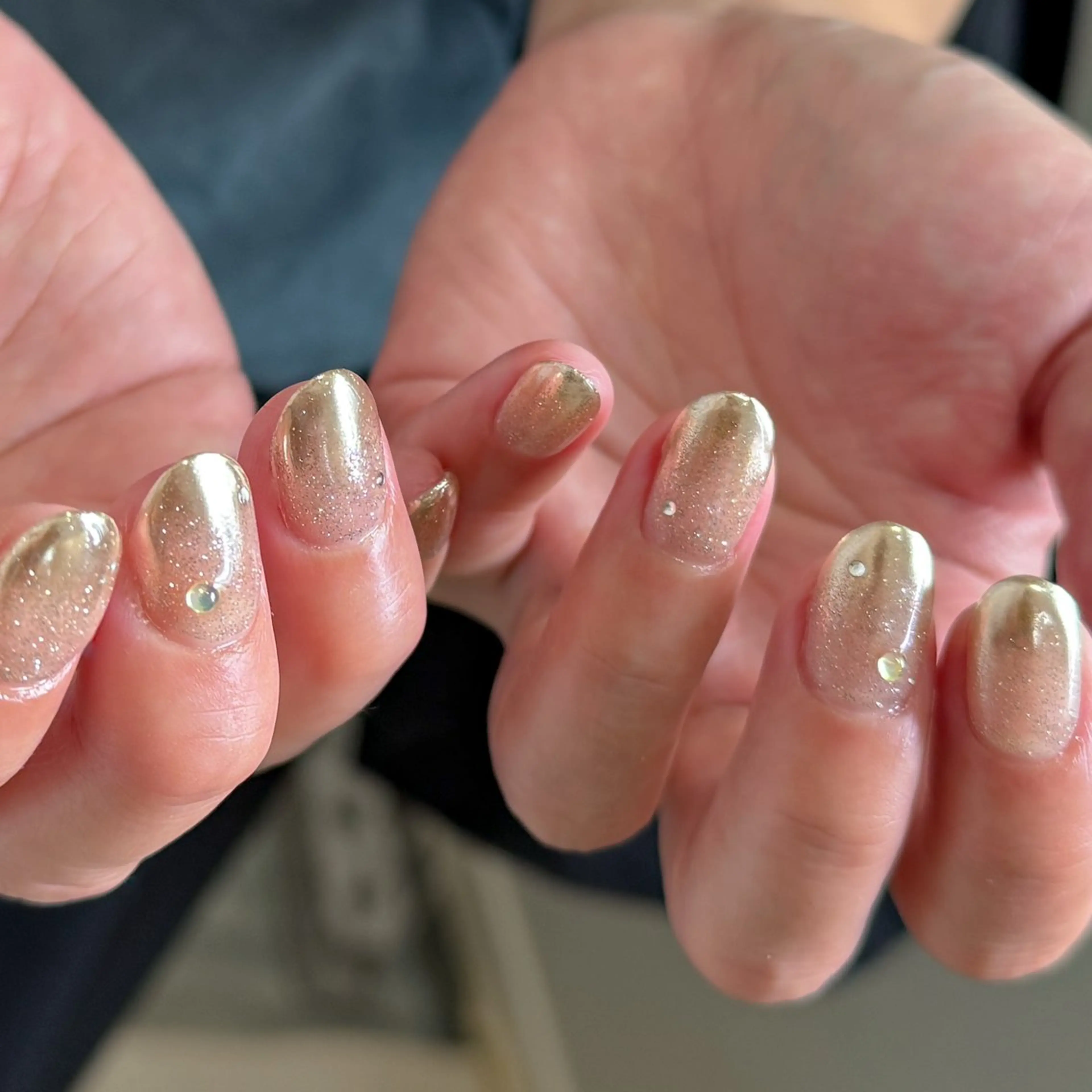 ネイル オーロラネイル フラッシュネイル グラデーション ミラーネイル リボン ハンドネイル pointillé .ayaのネイルデザイン