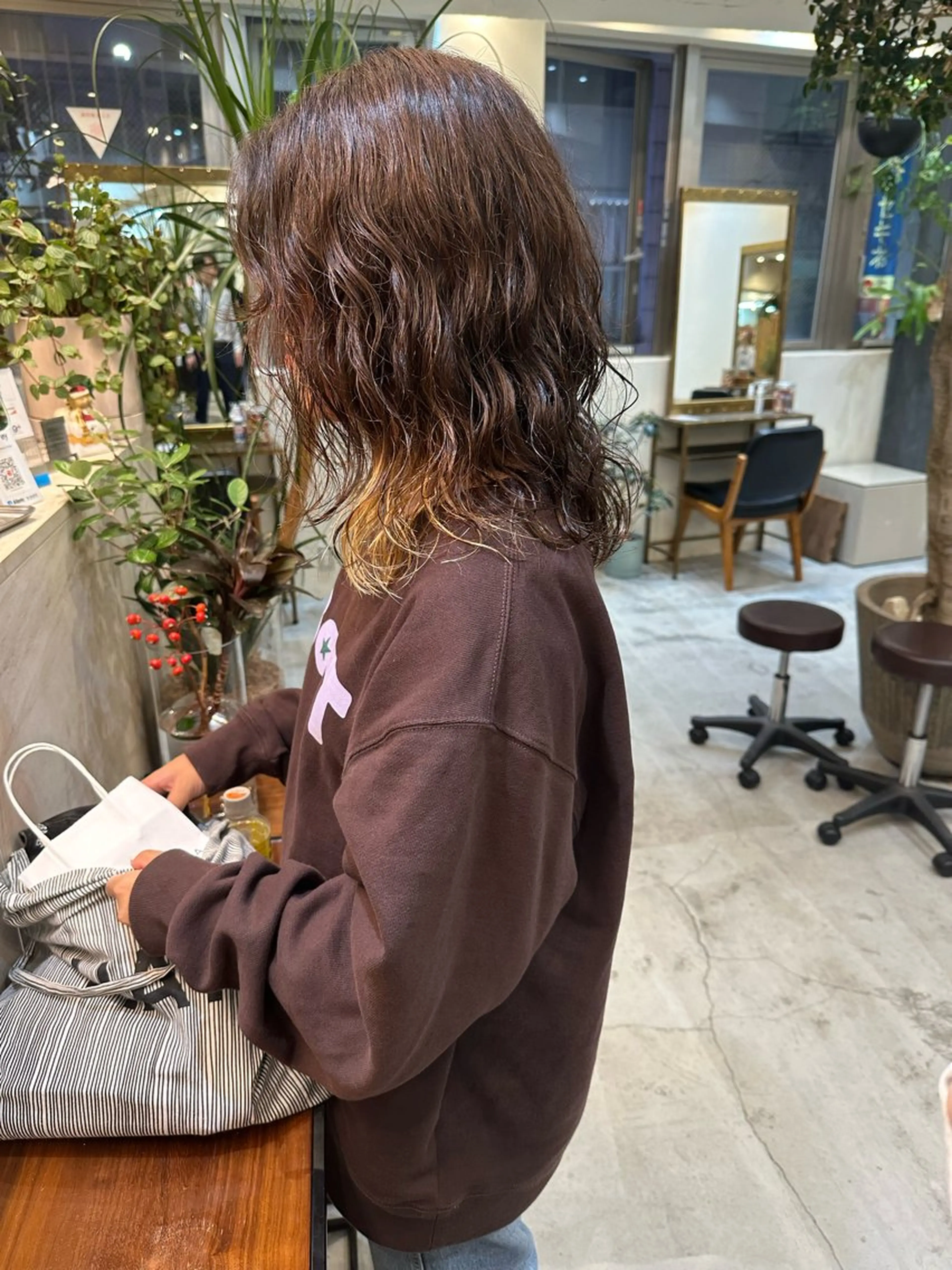 ミディアム パーマ ミディアムパーマ レイヤーカット カット 銀 座のヘアスタイル