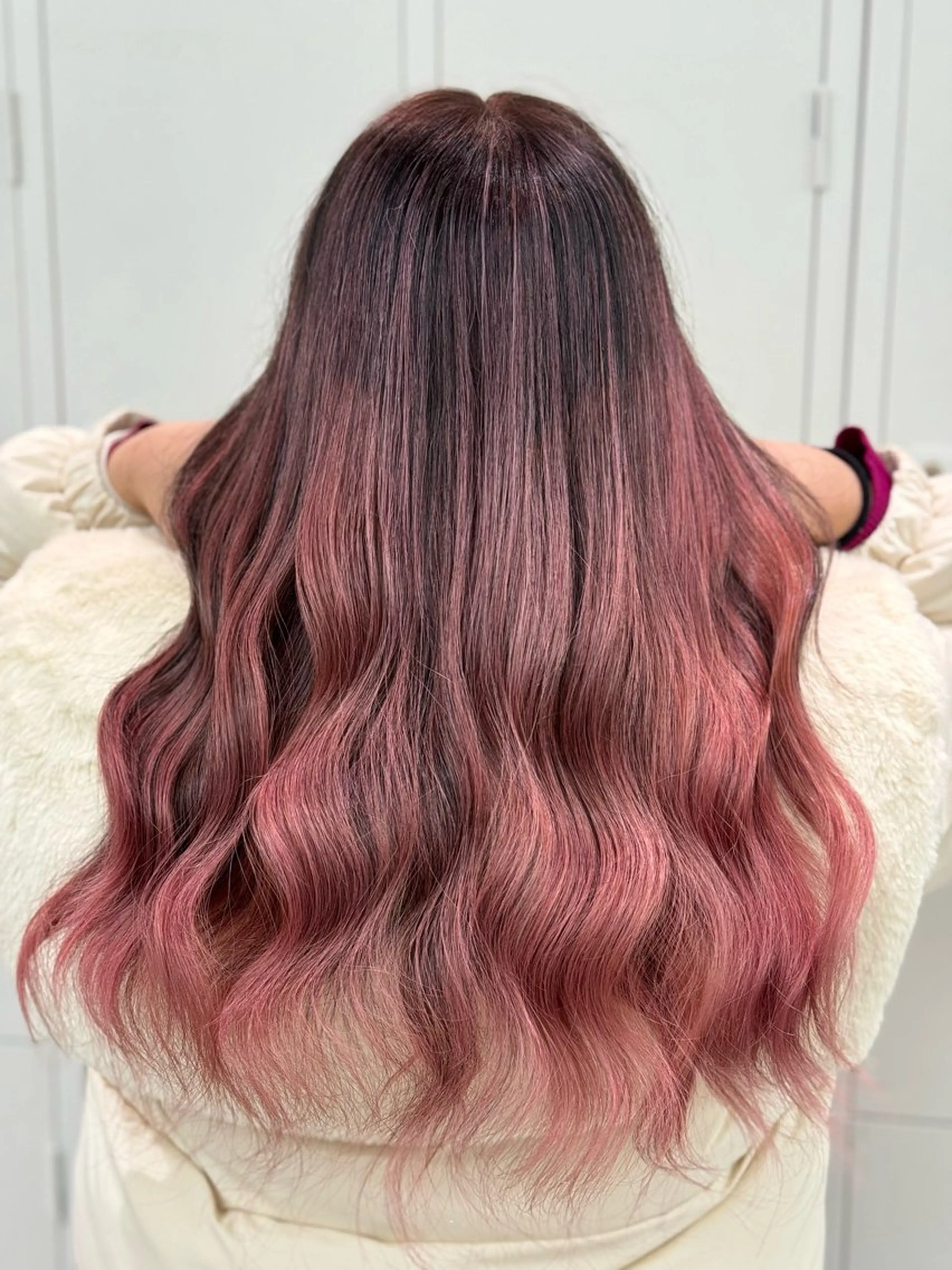 ロング ショーヤ/ブリーチ /エクステのヘアスタイル