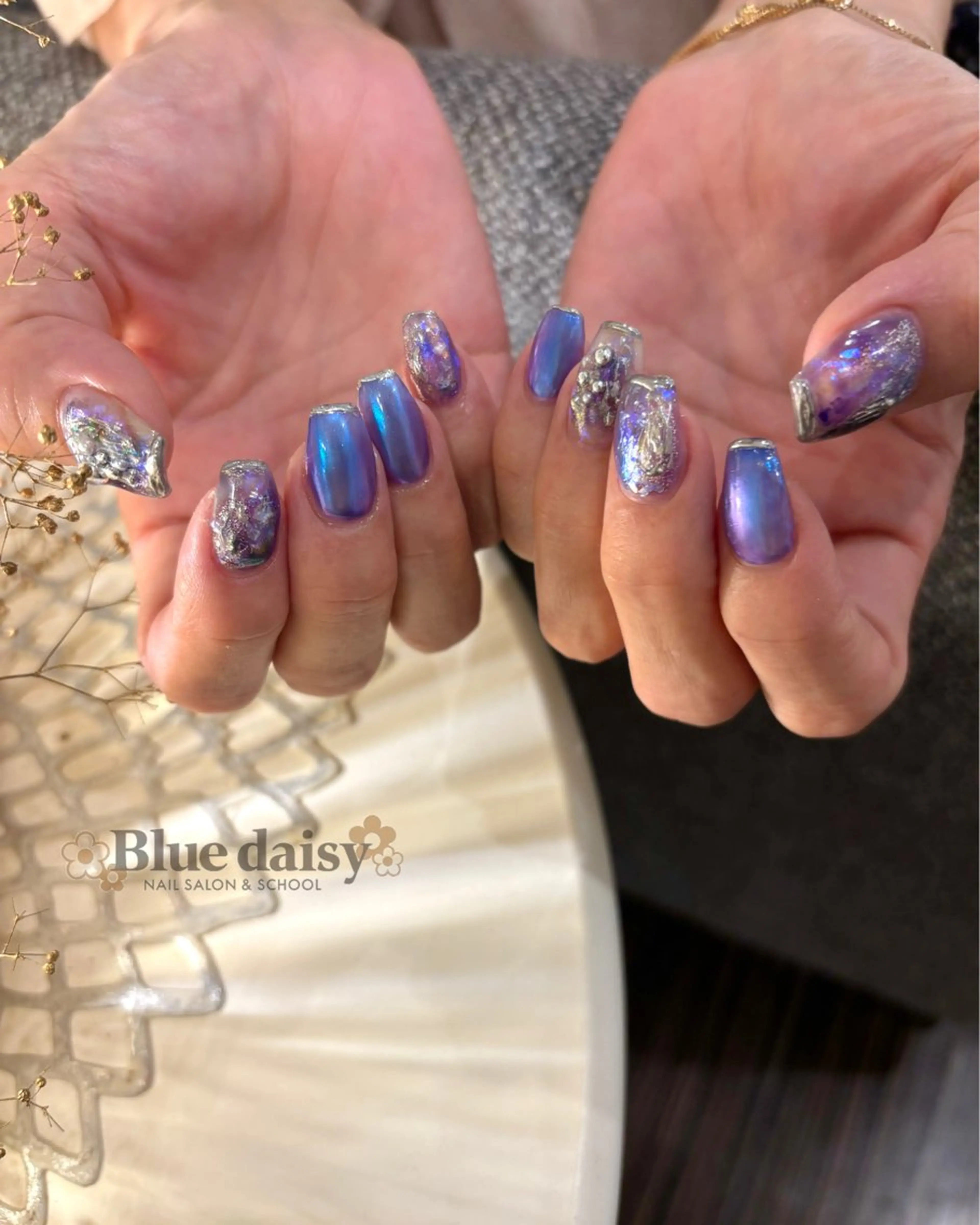 ネイル 冬ネイル ハンドネイル Blue daisy 栄本店のネイルデザイン