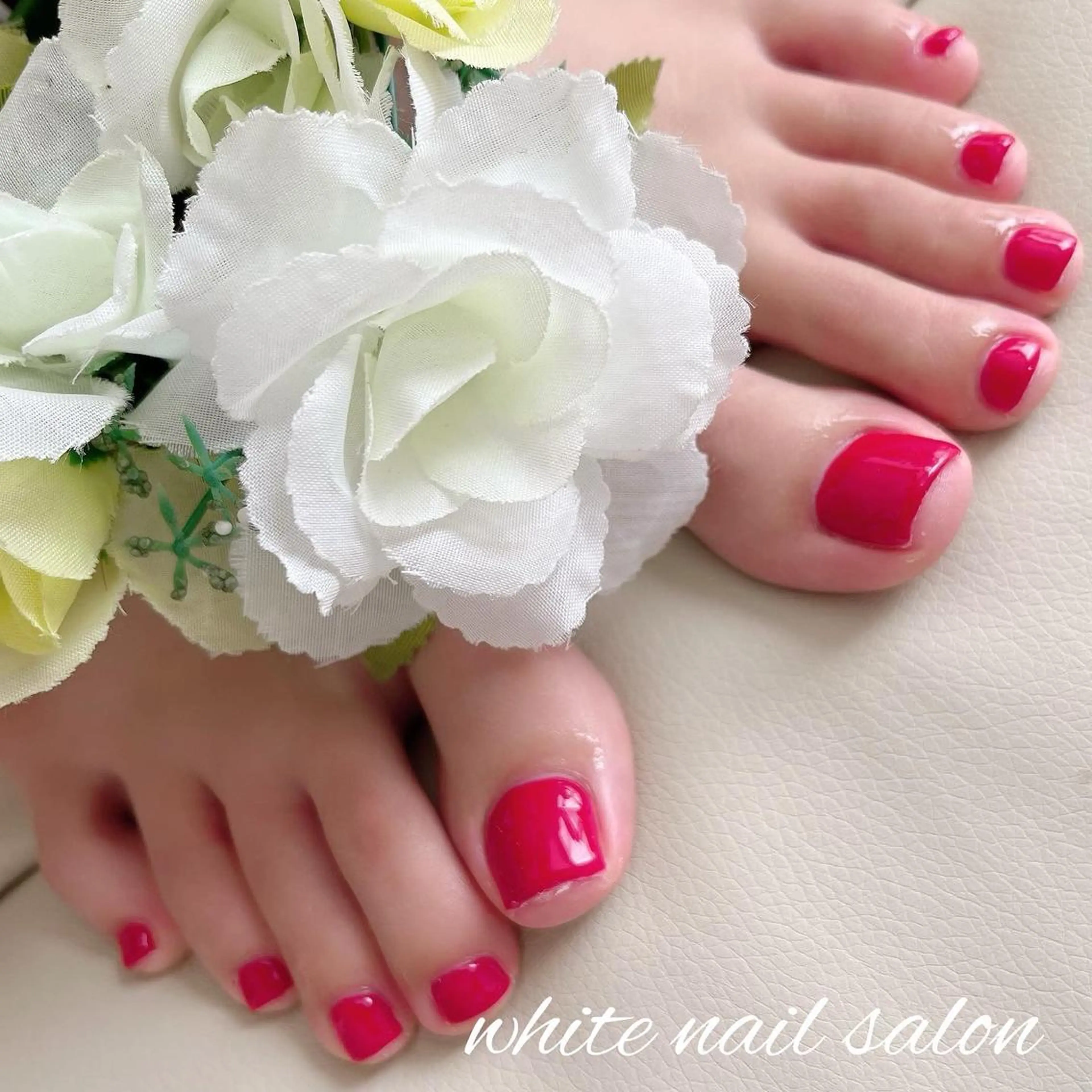 ネイル フットネイル ジェルネイル ハードジェル ラメ(グリッター) 持ち込み フットネイル white nail salonのネイルデザイン