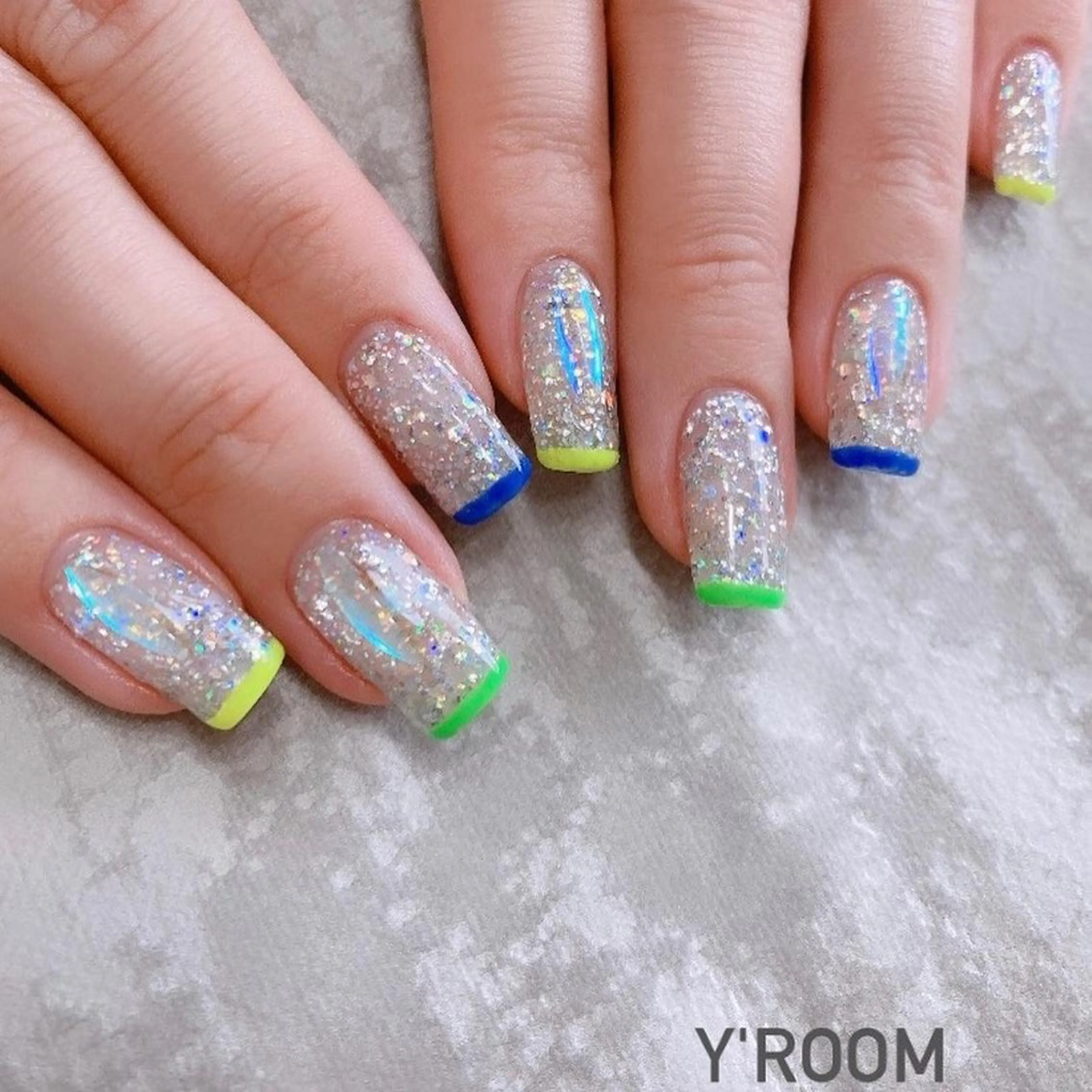 ネイル オーロラネイル フラッシュネイル フットネイル ジェルネイル 氷ネイル・うるうるネイル ハンドネイル YUKA （ネイリスト）のネイルデザイン