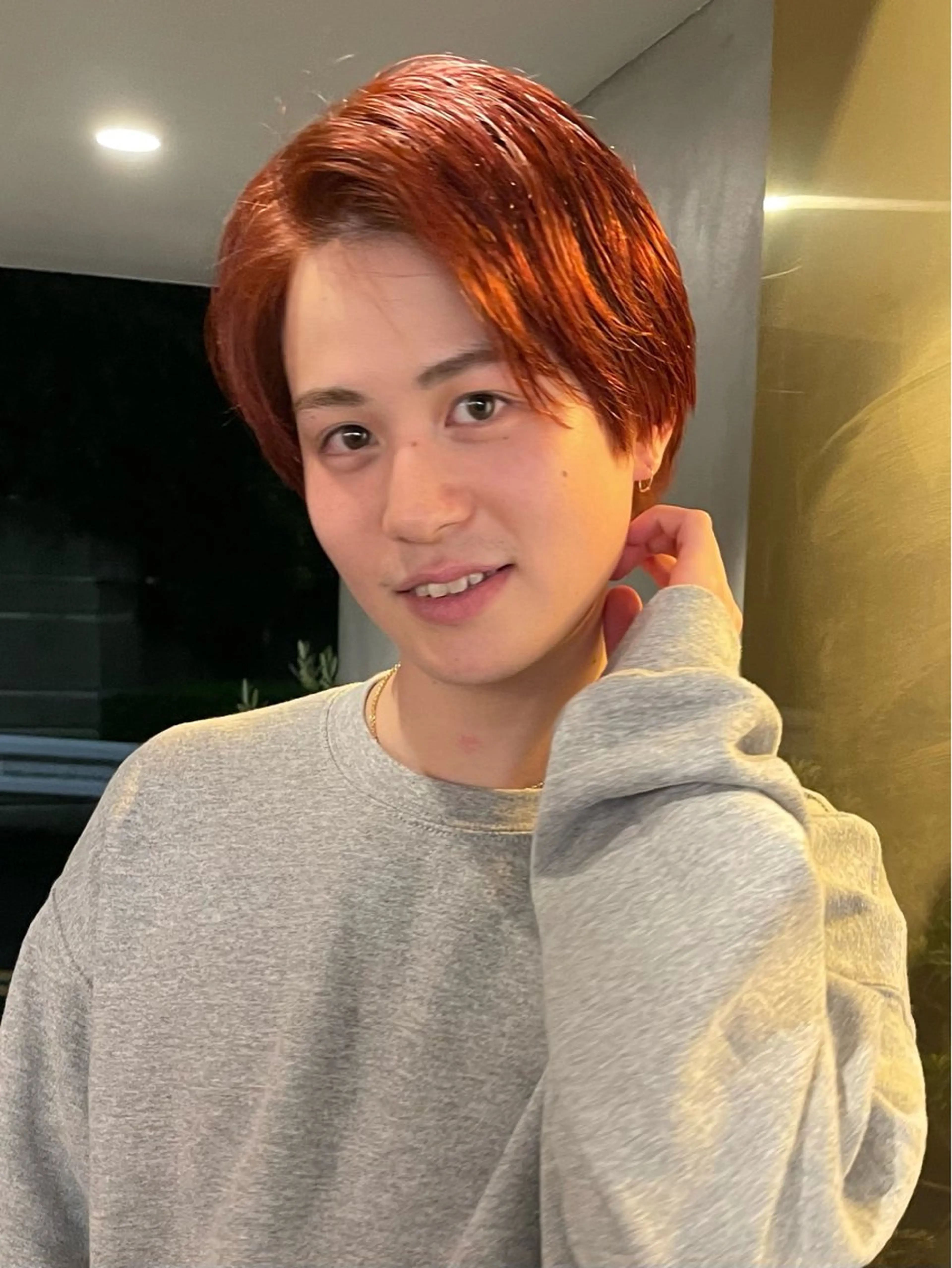 ショート カラー メンズ メンズブリーチ センターパート メンズハイライト メンズハイトーン メンズインナーカラー カット ヘアカラー トリートメント スパイラルパーマ 🌐hina⭐️のヘアスタイル