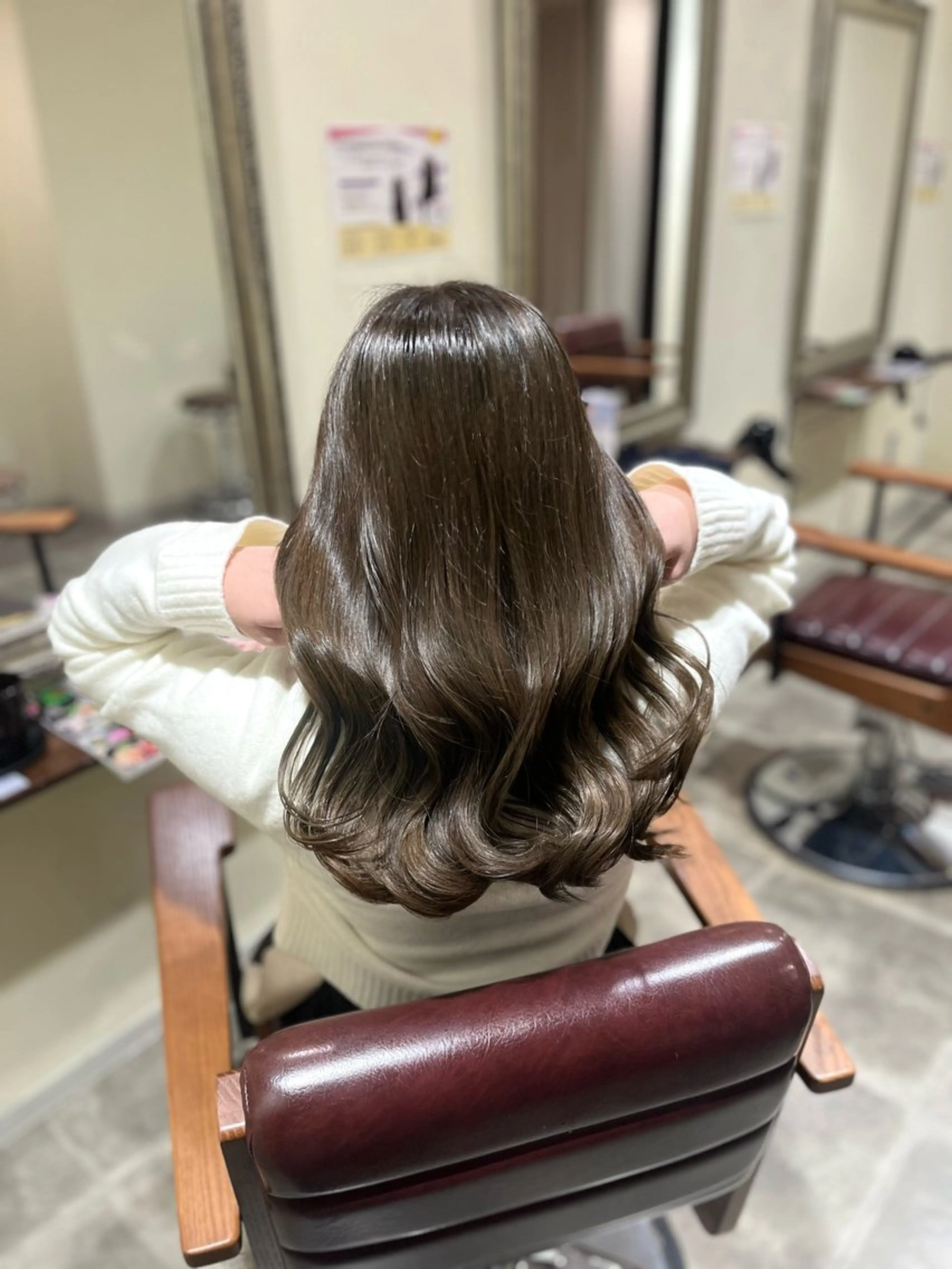 ロング カラー ベージュカラー オリーブベージュ 岡本 かのんのヘアスタイル