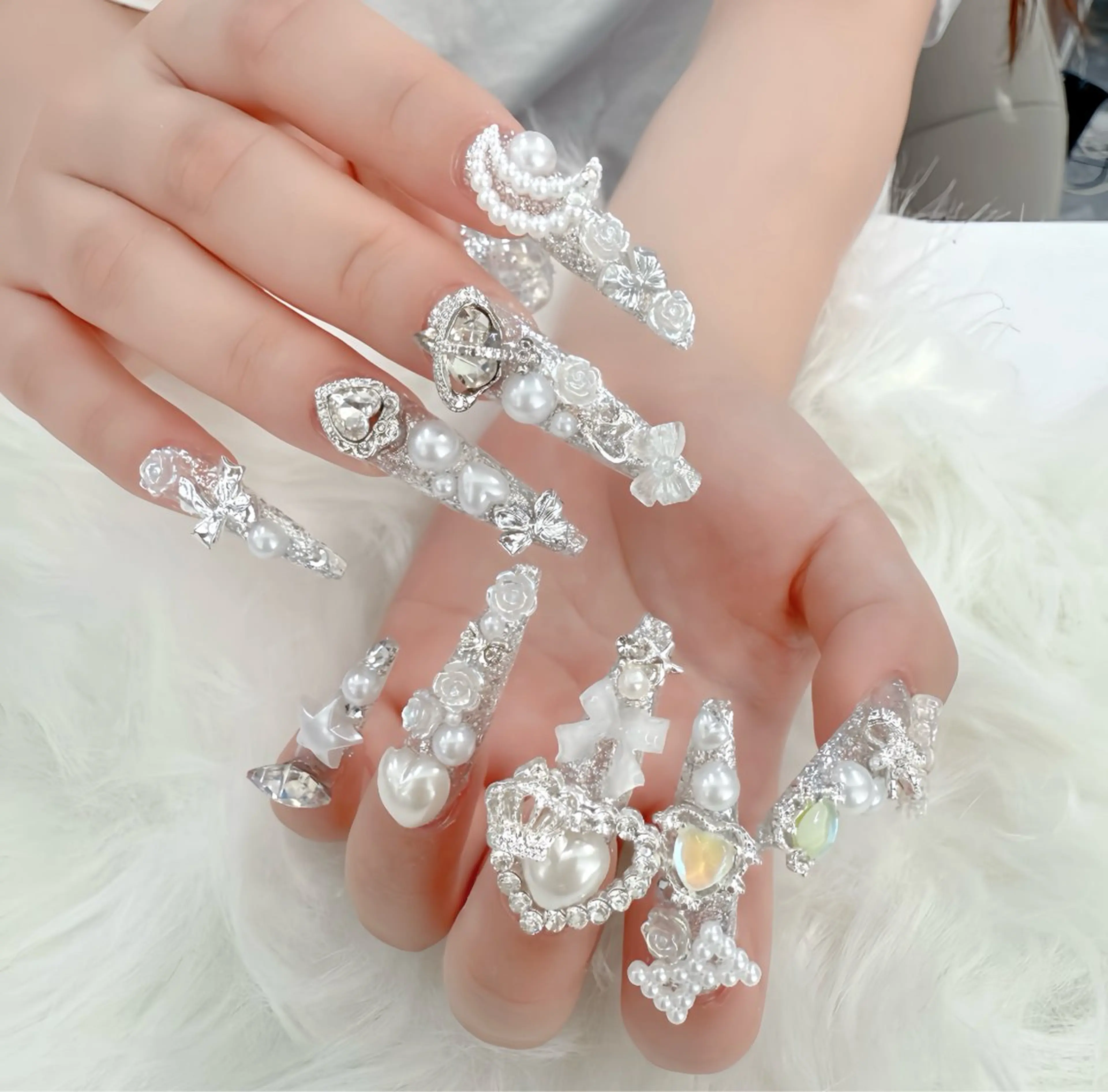 ネイル オーロラネイル チークネイル 桜ネイル クリアネイル ドット ハンドネイル Rin Nail 新大久保店のネイルデザイン