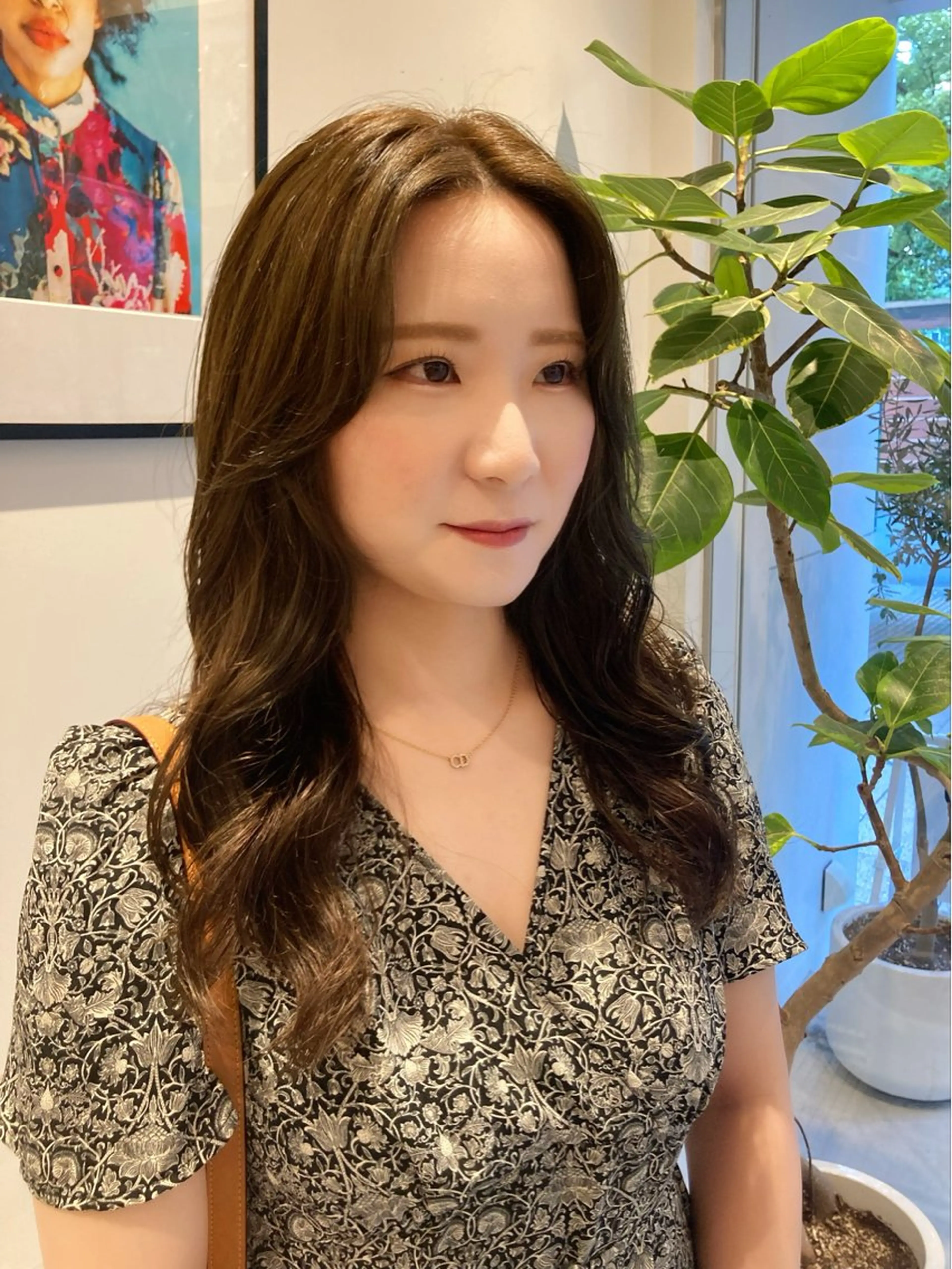 ロング カラー パーマ ベージュカラー オリーブベージュ オリーブカラー 韓国風ヘア 大岩 茉愉のヘアスタイル